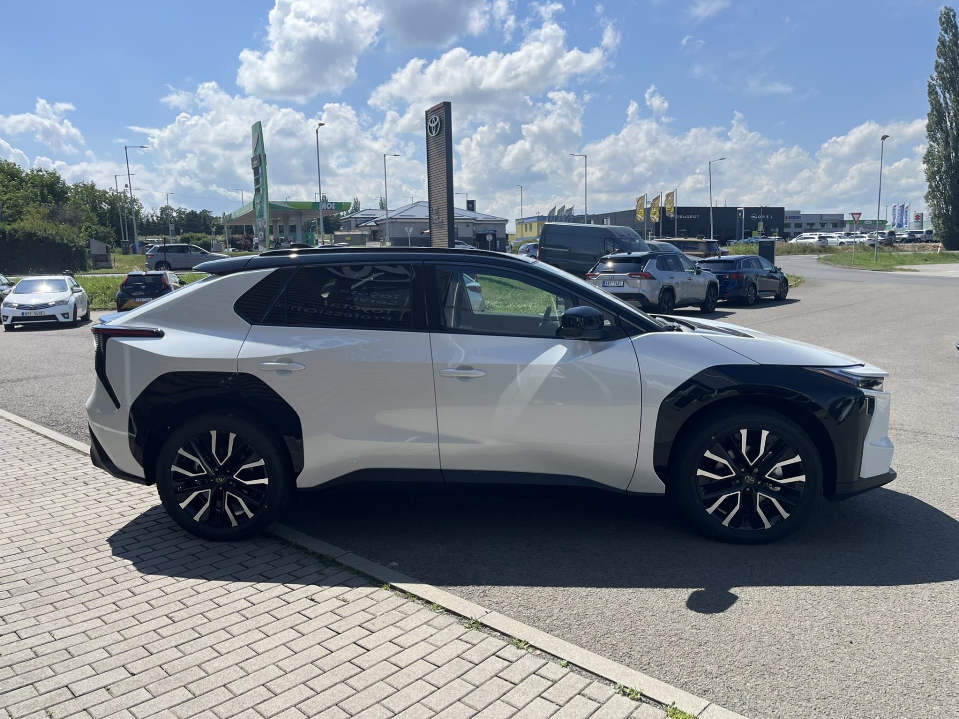 Toyota bZ4X, BEV 4x4 EXECUTIVE VIP 73,1kWh - fotka 4