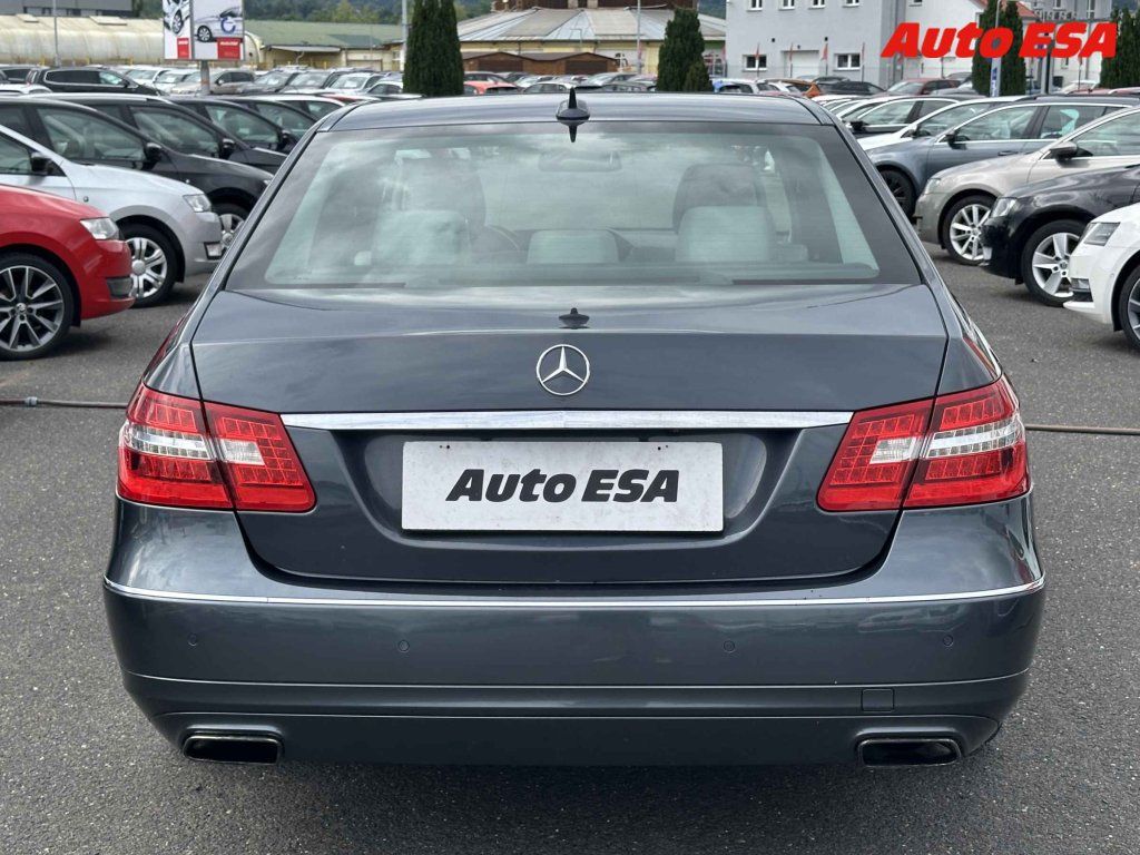 Mercedes-Benz Třídy E, E300DCi - fotka 5