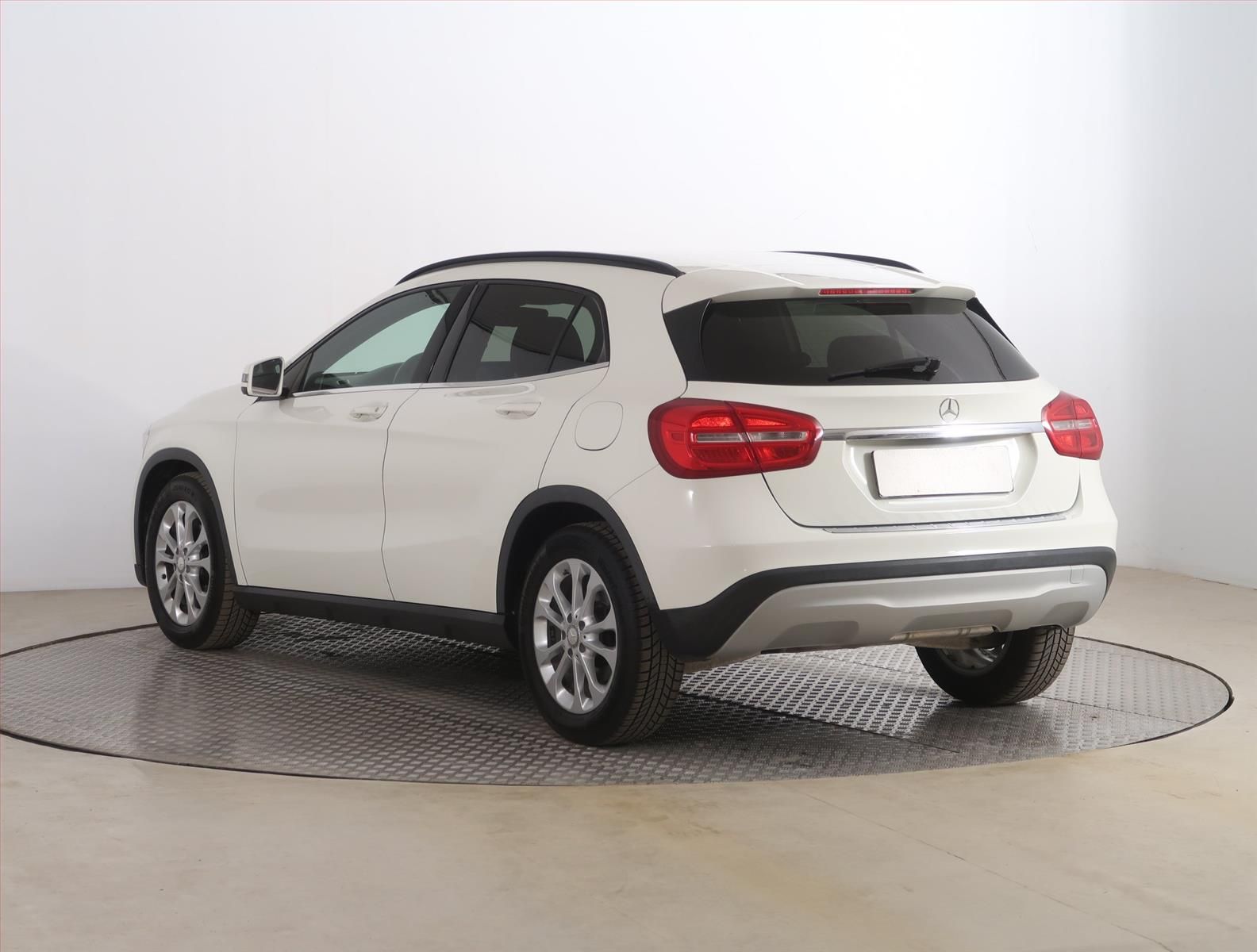 Mercedes-Benz GLA, 180 CDI, Style, Automat - fotka 4