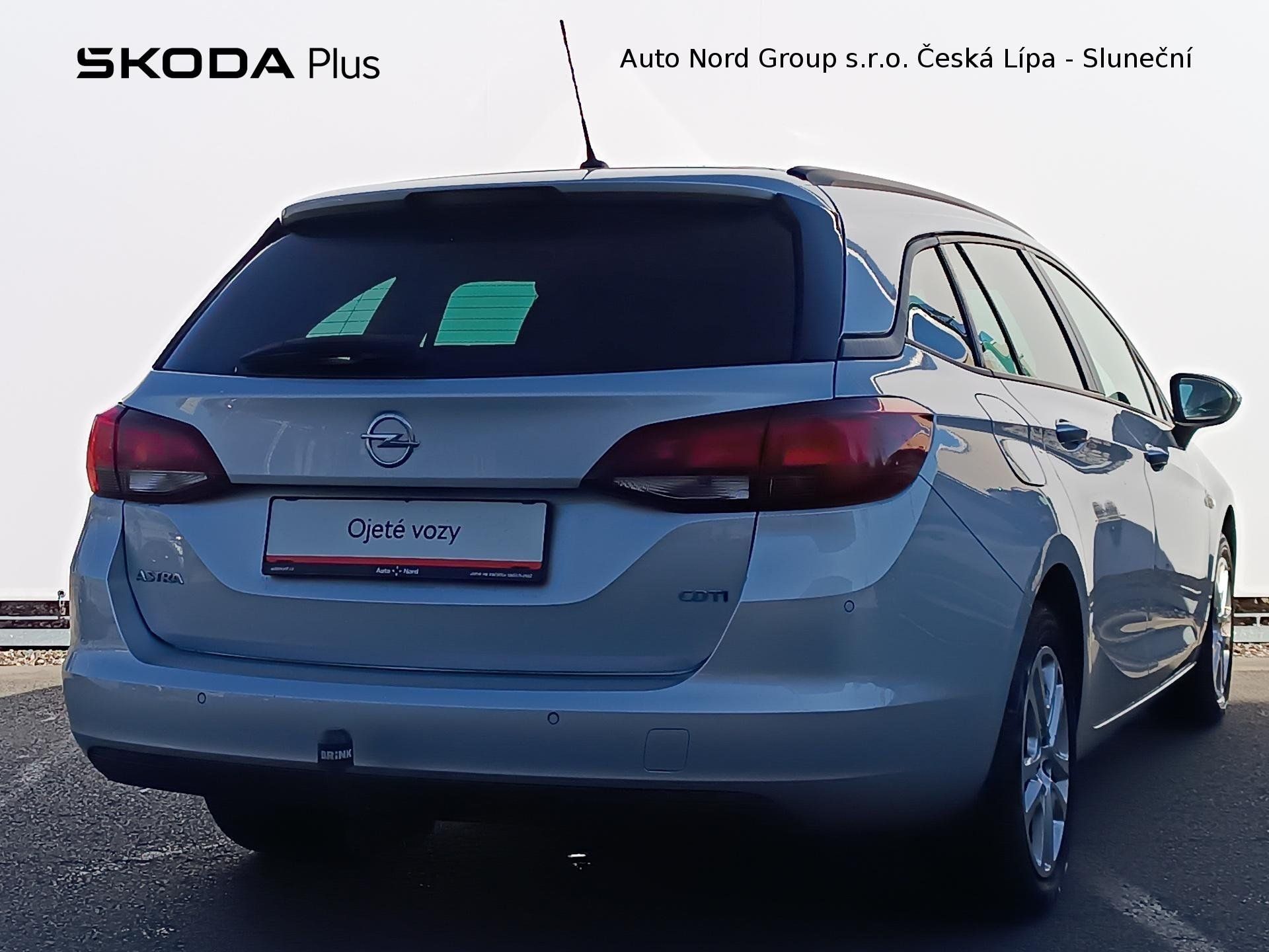 Opel Astra, Opel Astra Sports Tourer - fotka 2