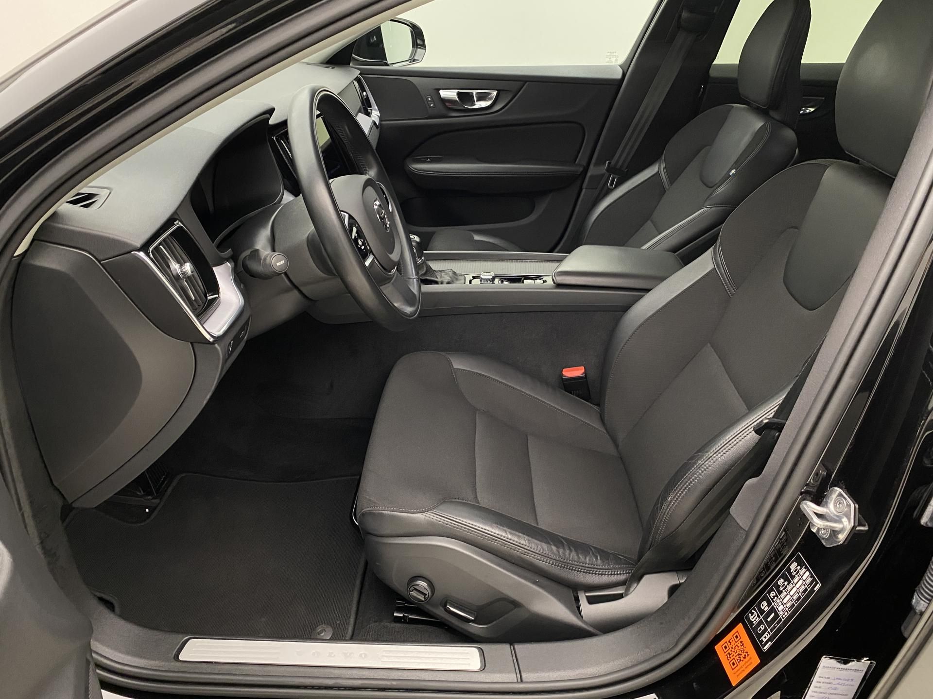 Volvo V60, D3 MOMENTUM AUT - fotka 3