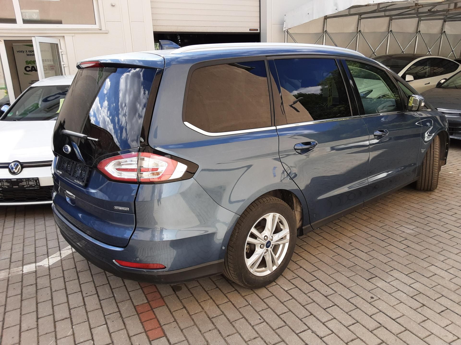 Ford Galaxy, 2.5i HEV Titanium 7 míst AT - fotka 2
