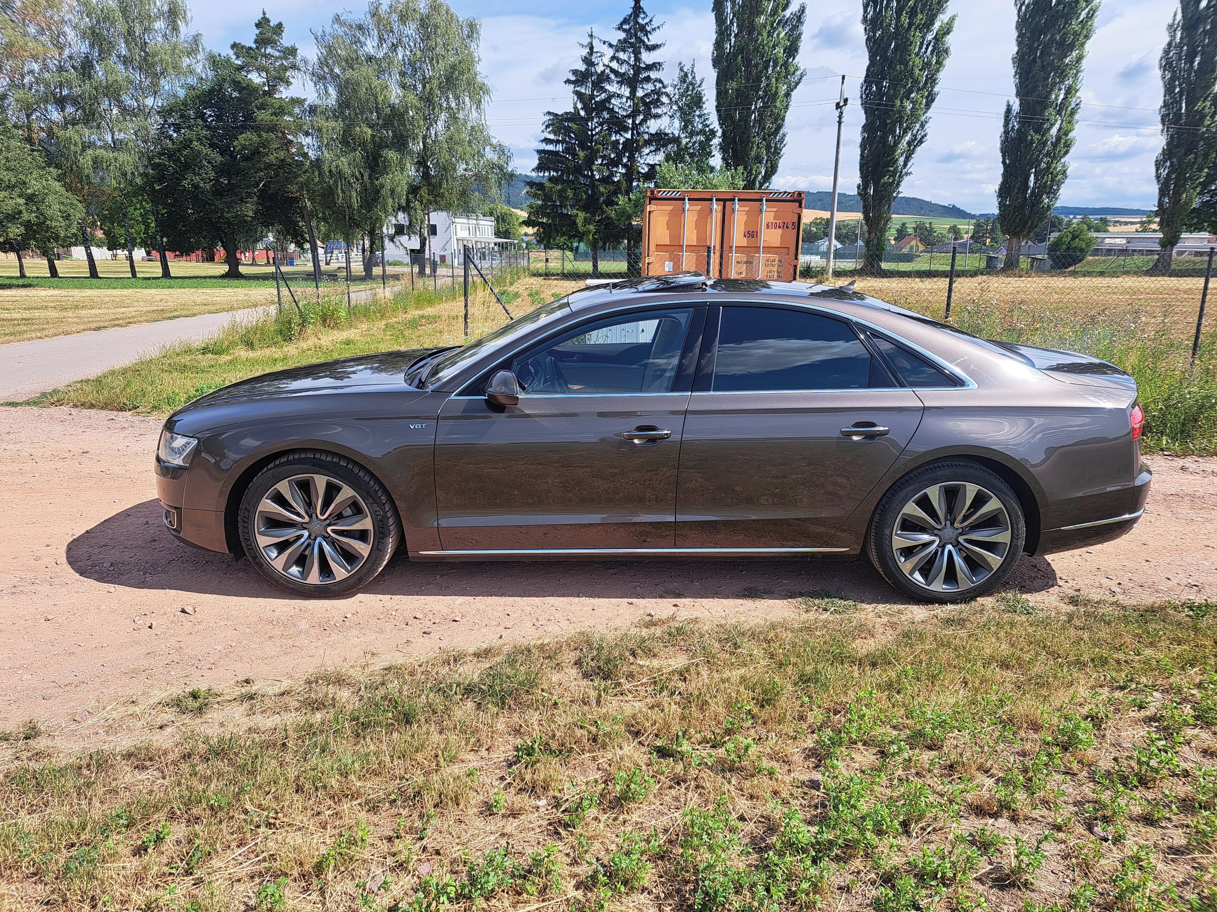 Audi A8, 4.2TDI,ČR,2XALU,TOP STAV! - fotka 2