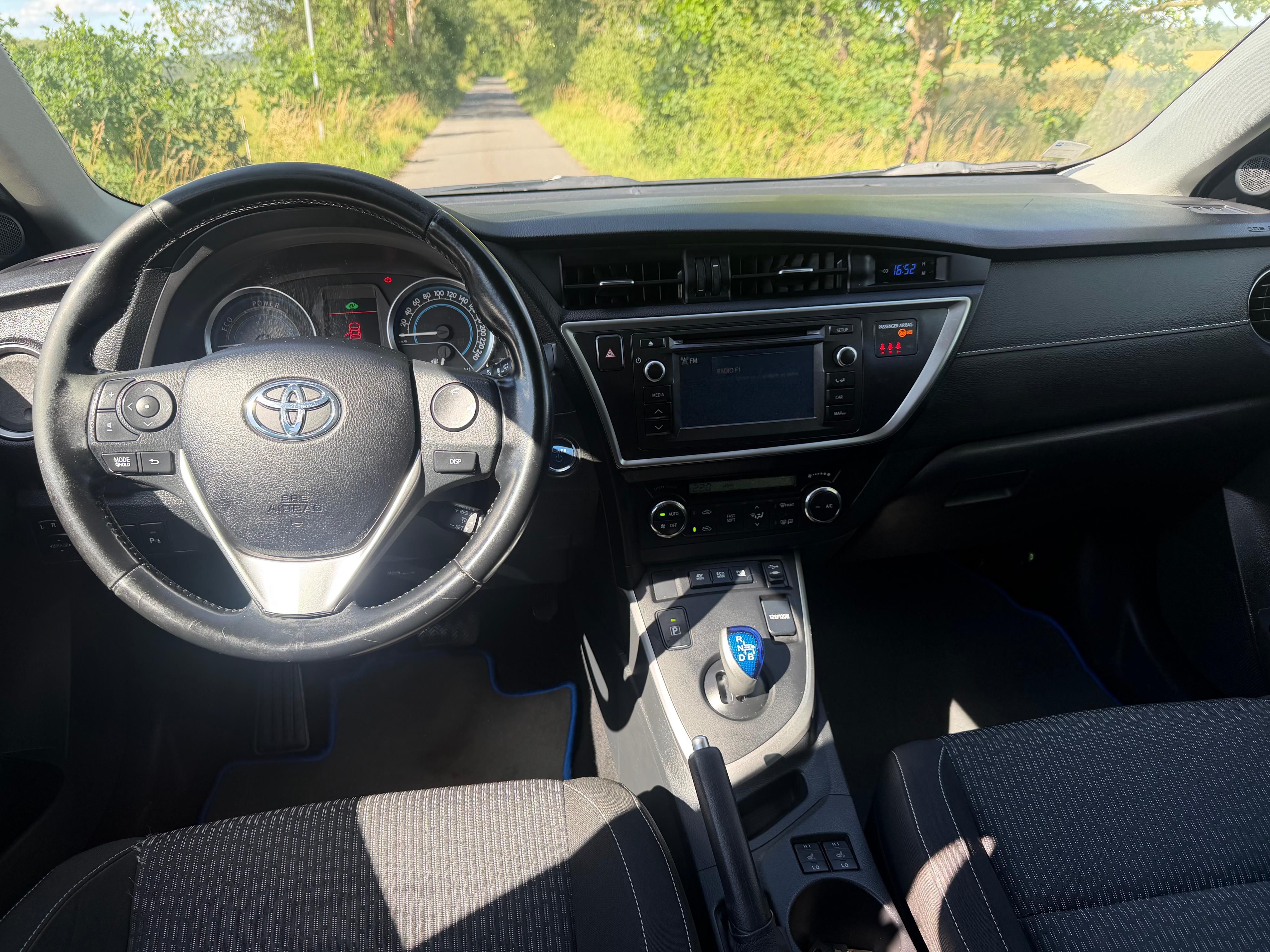 Toyota Auris, 1,8HSD 73kW - fotka 6