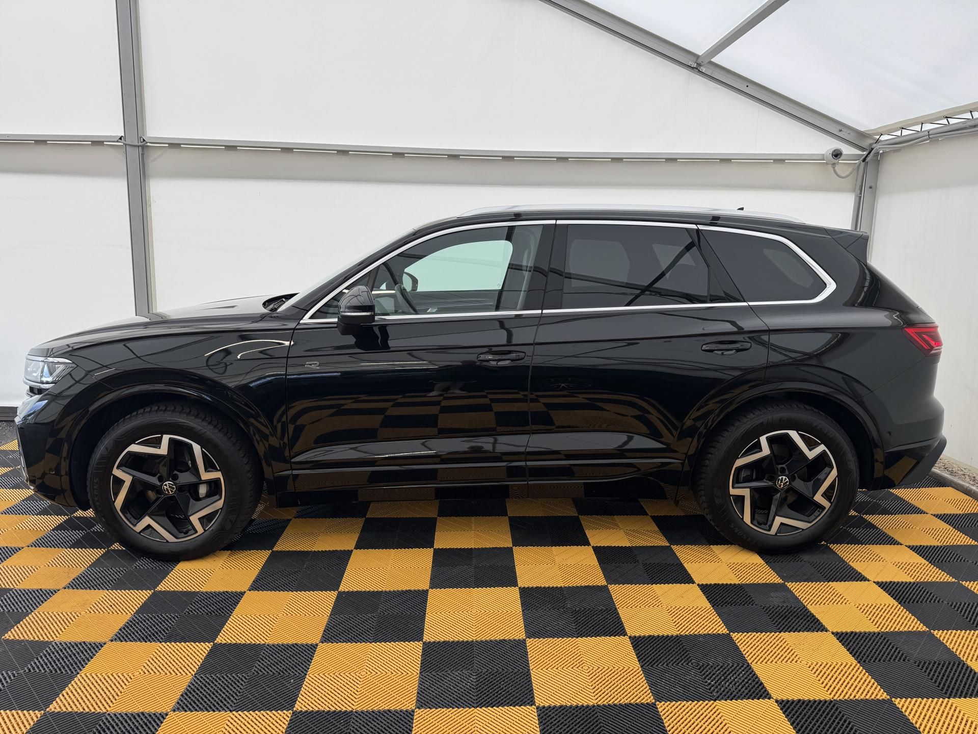 Volkswagen Touareg, 3.0Tdi*1-MAJ*DPH*HUD*R-LINE* - fotka 4