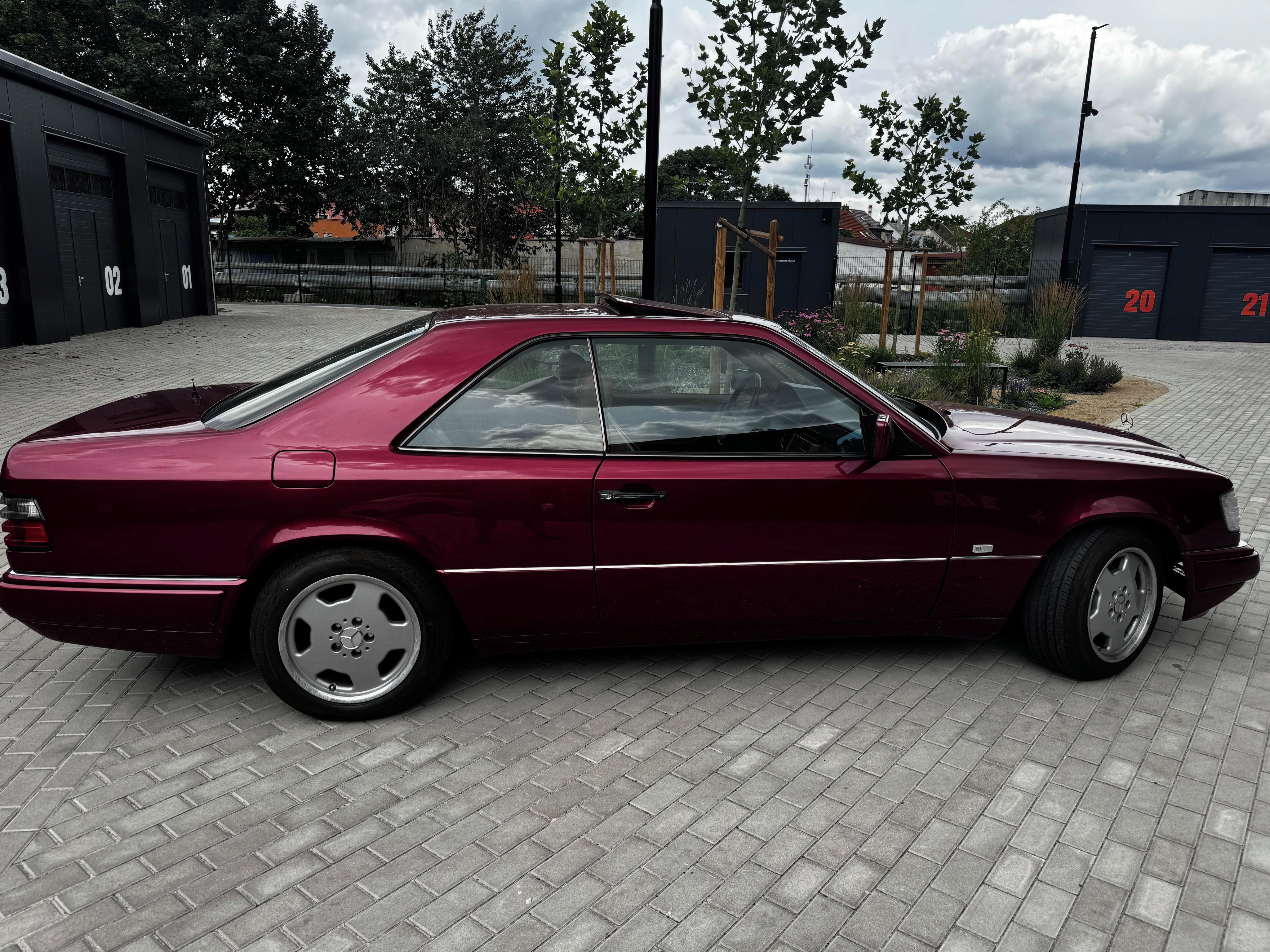 Mercedes-Benz Třídy E, Mercedes-Benz W124 , E200 - fotka 2