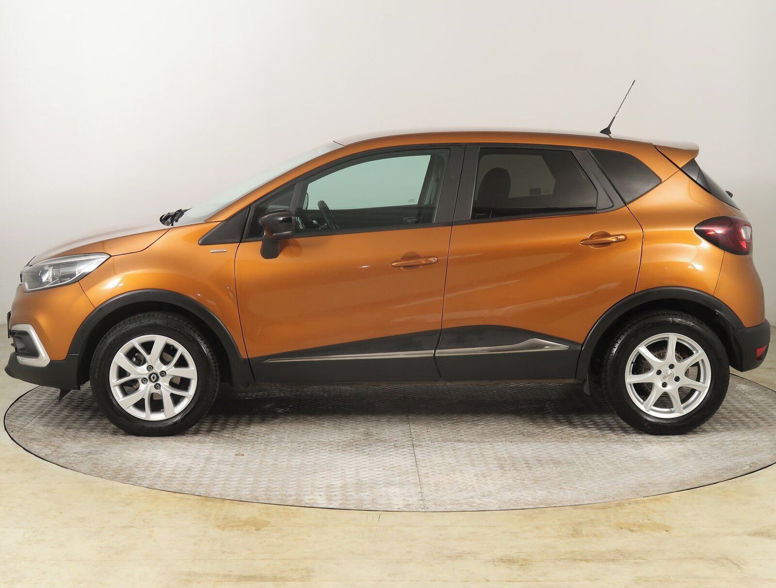 Renault Captur, 0.9 TCe, Limited, Navi - fotka 3