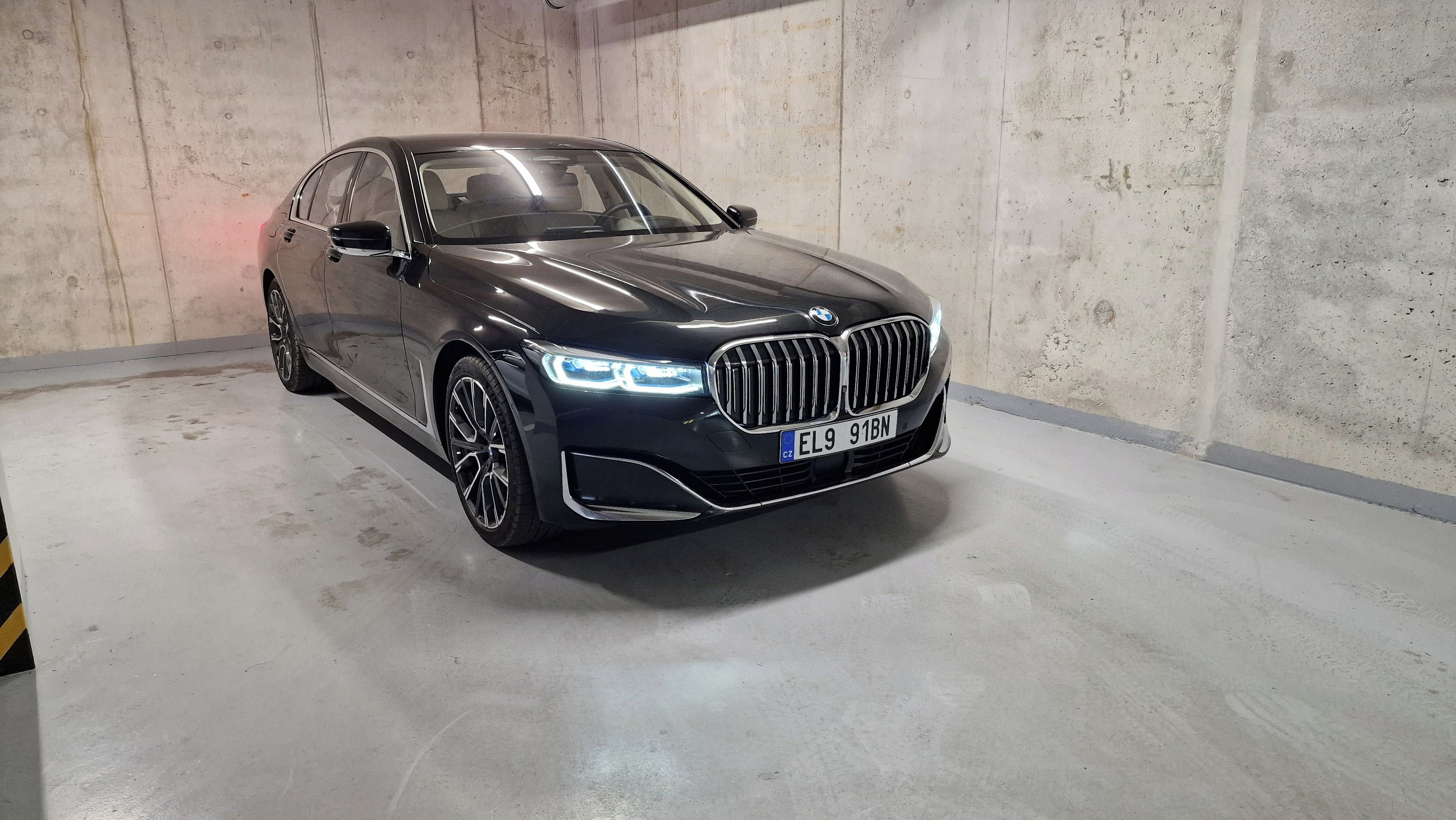 BMW Řada 7, 745e Vzduch, HUD, NightVision