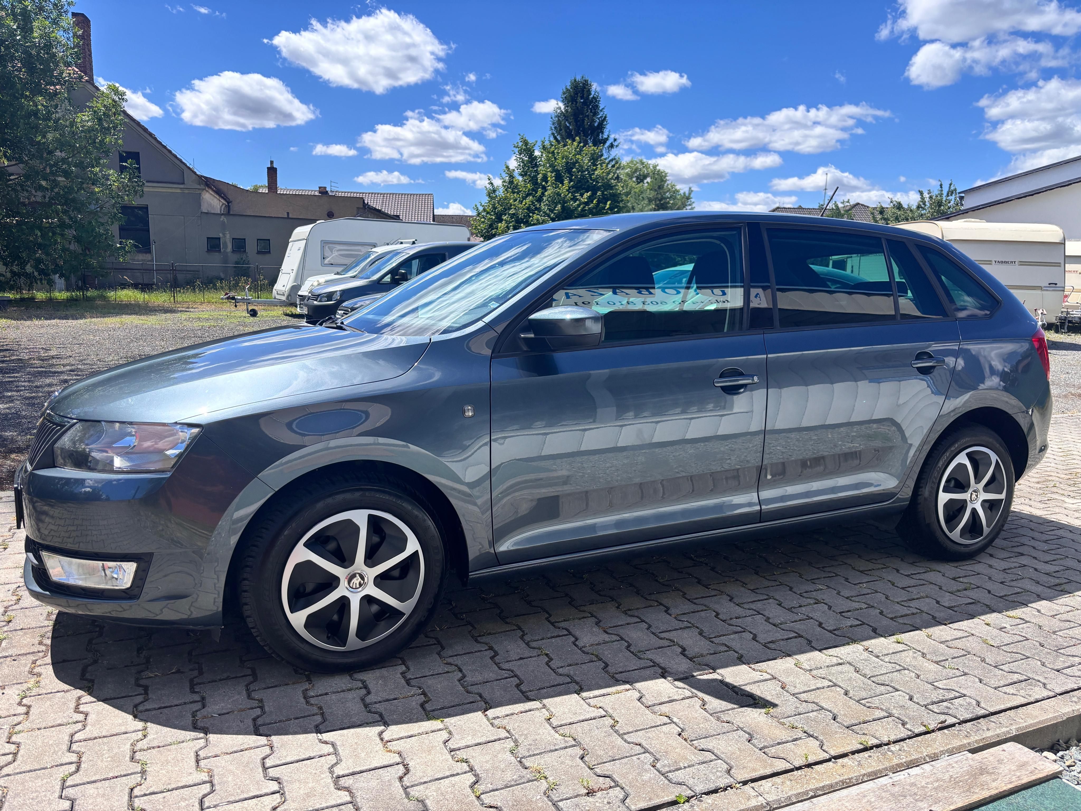 Škoda Rapid, Spaceback 1,6 TDI 66kW Style - fotka 2