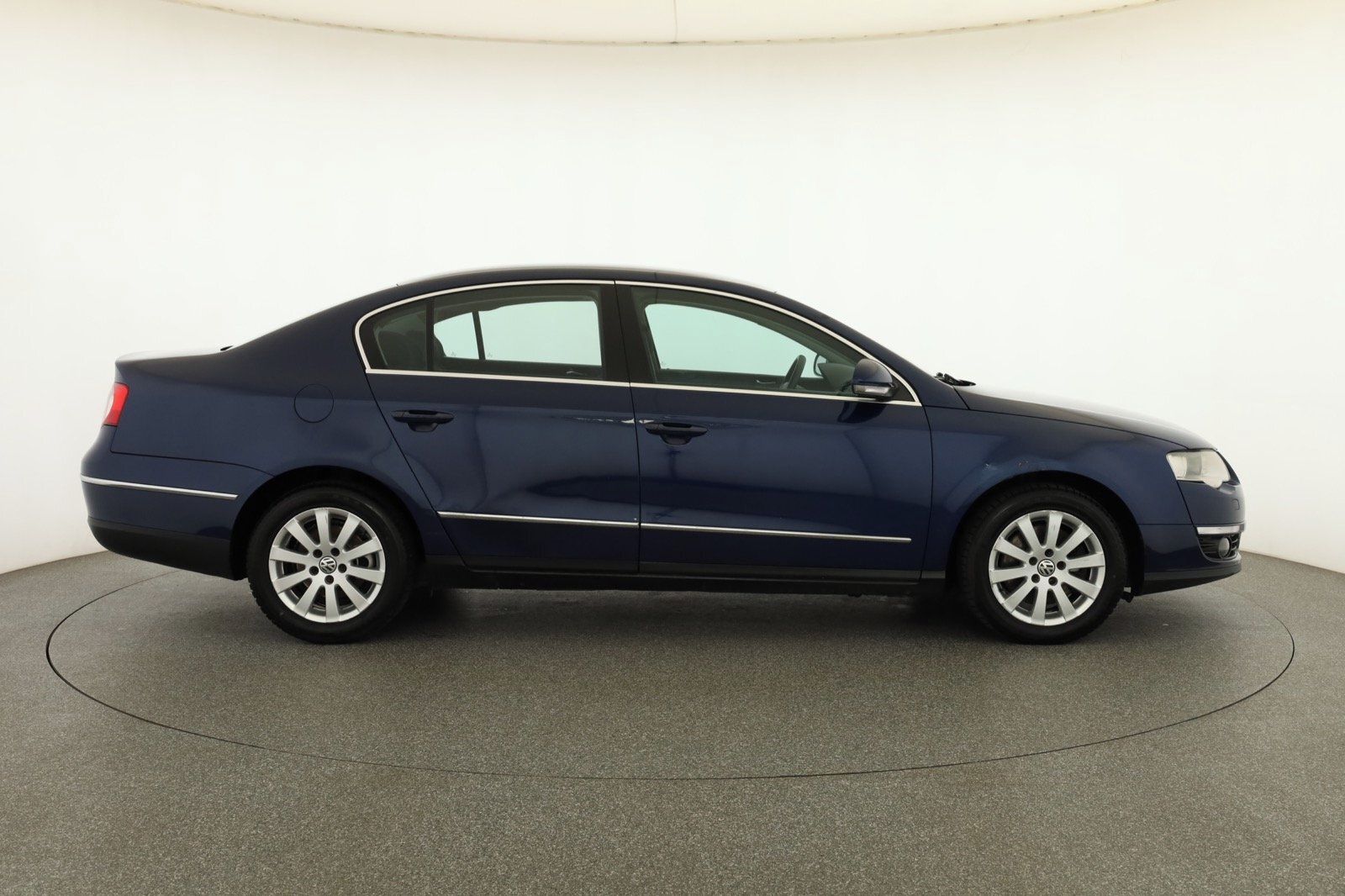 Volkswagen Passat, 2.0 TDI, po STK, Klima - fotka 6