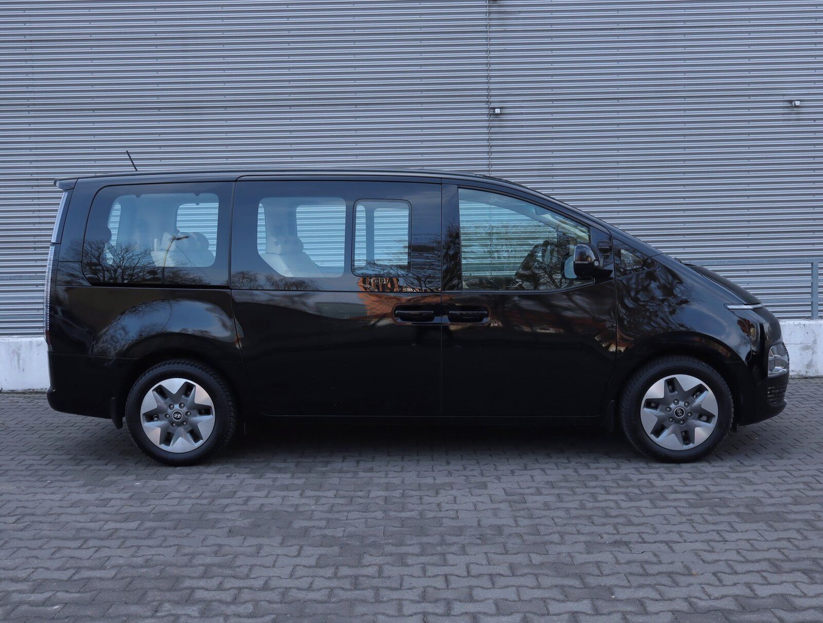 Hyundai Staria, 1.6 T-GDI HEV, Klima, ČR, 1Maj - fotka 6
