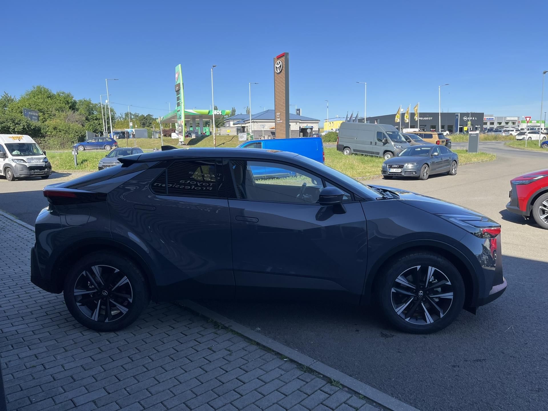 Toyota C-HR, 2.0 PHEV STYLE - fotka 4