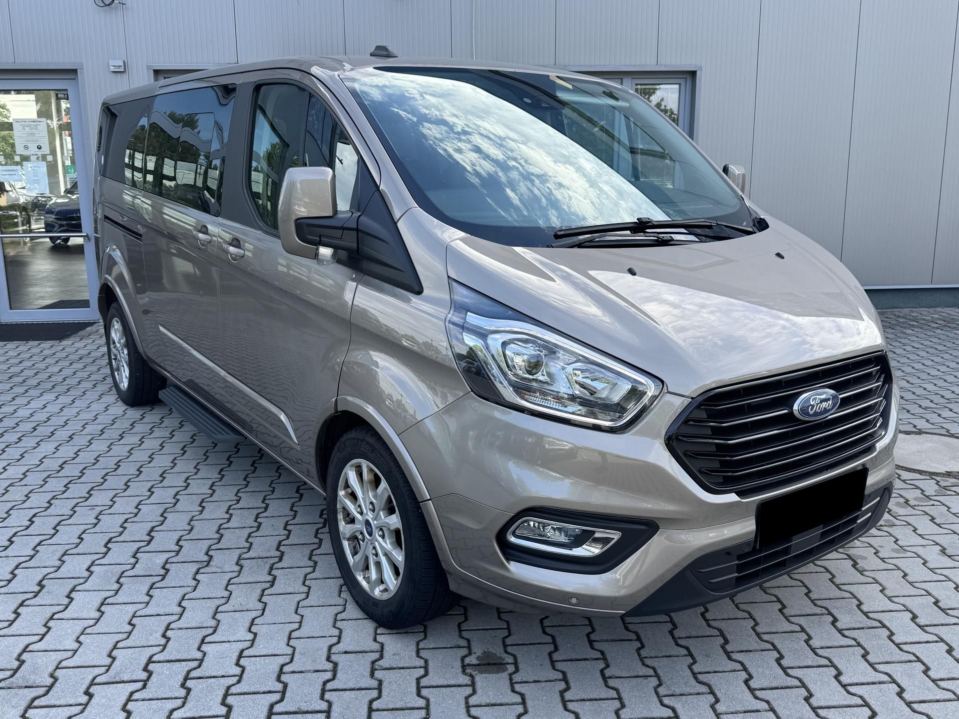 Ford Tourneo Custom, 2,0 ECOBLUE HYBRID L2 - fotka 3