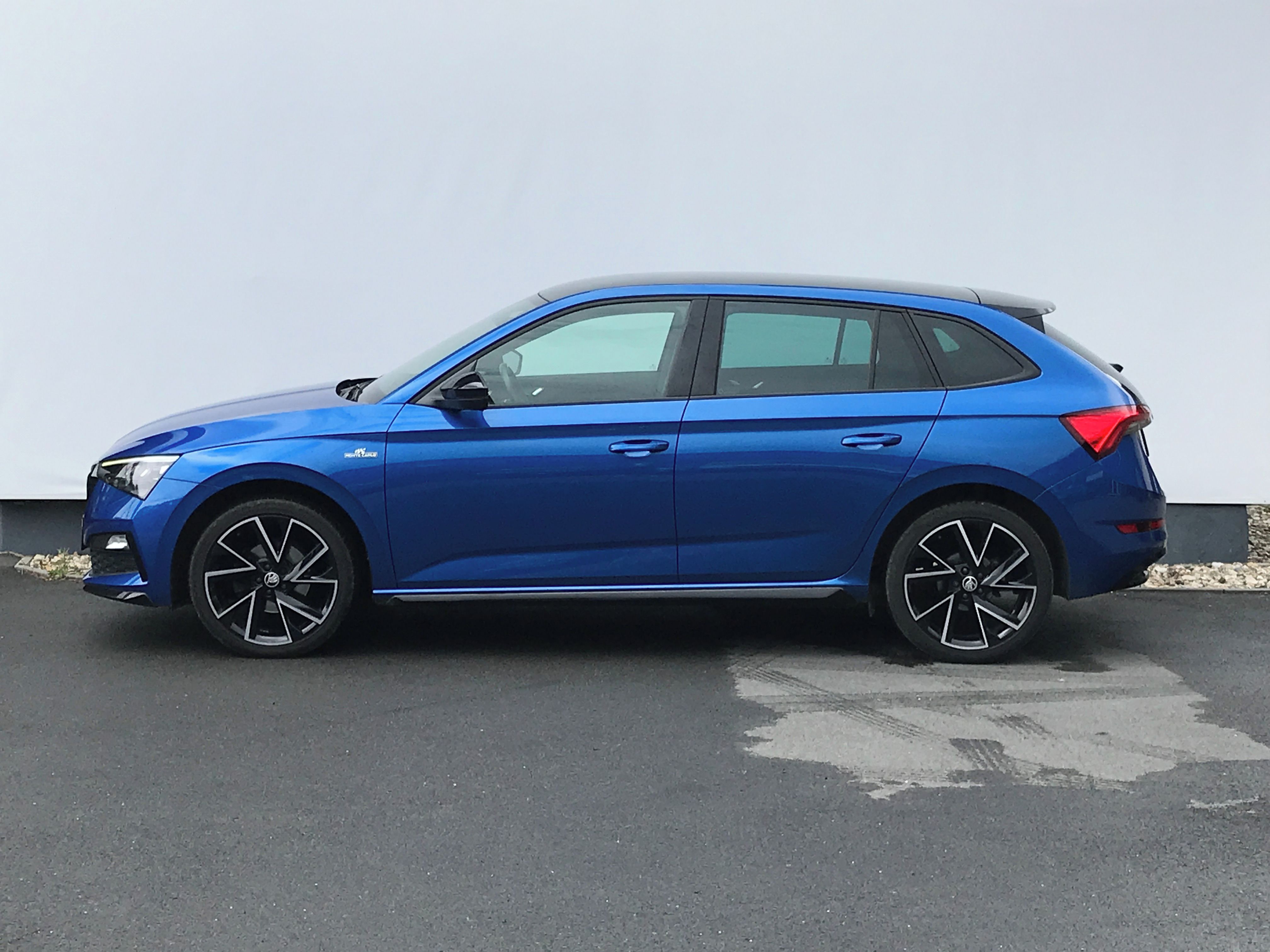 Škoda Scala, 1,5 TSI/110 kW MONTE CARLO 6*m - fotka 3