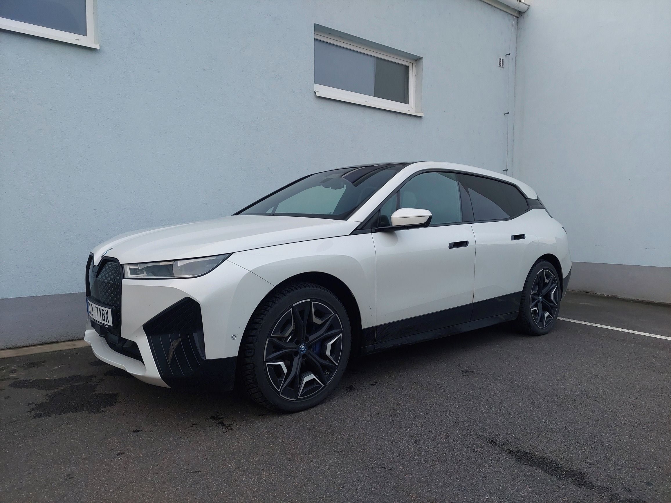 BMW iX - fotka 2