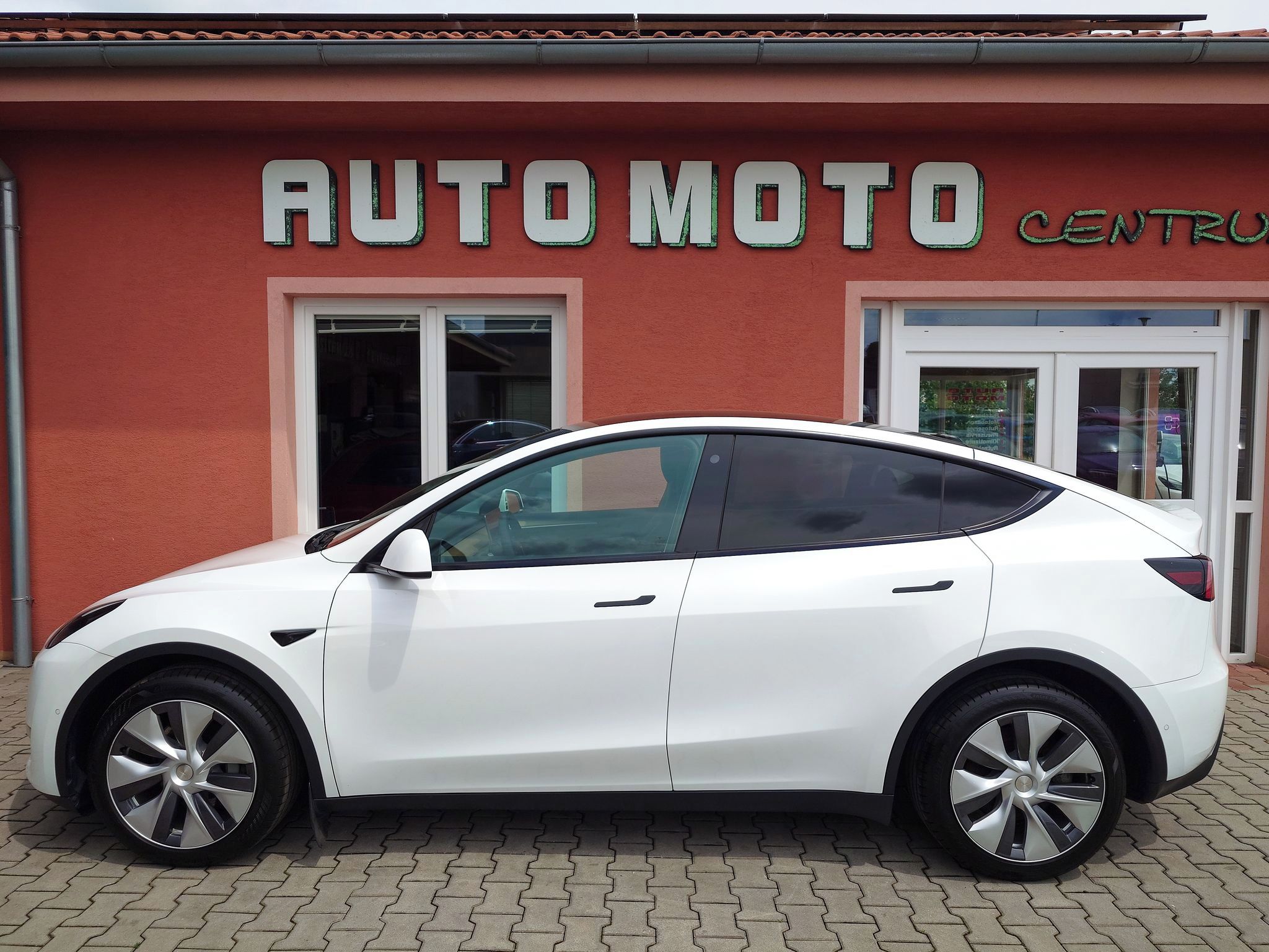 Tesla Model Y, Long Range Dual Motor 378 kW S - fotka 2
