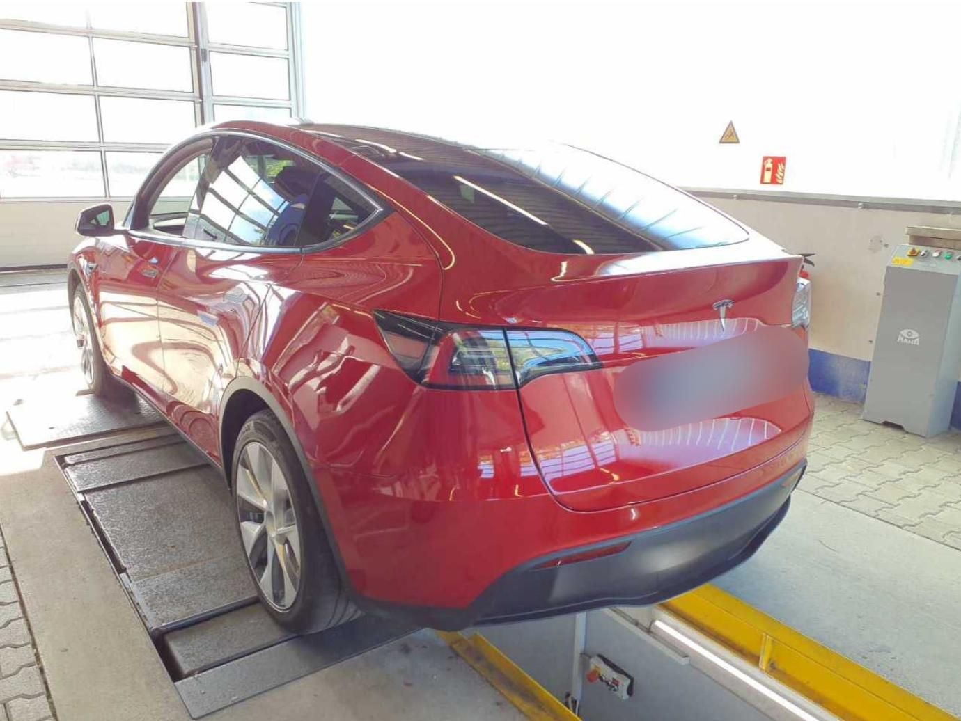 Tesla Model Y, RWD, LFP baterie, Tažné - fotka 2