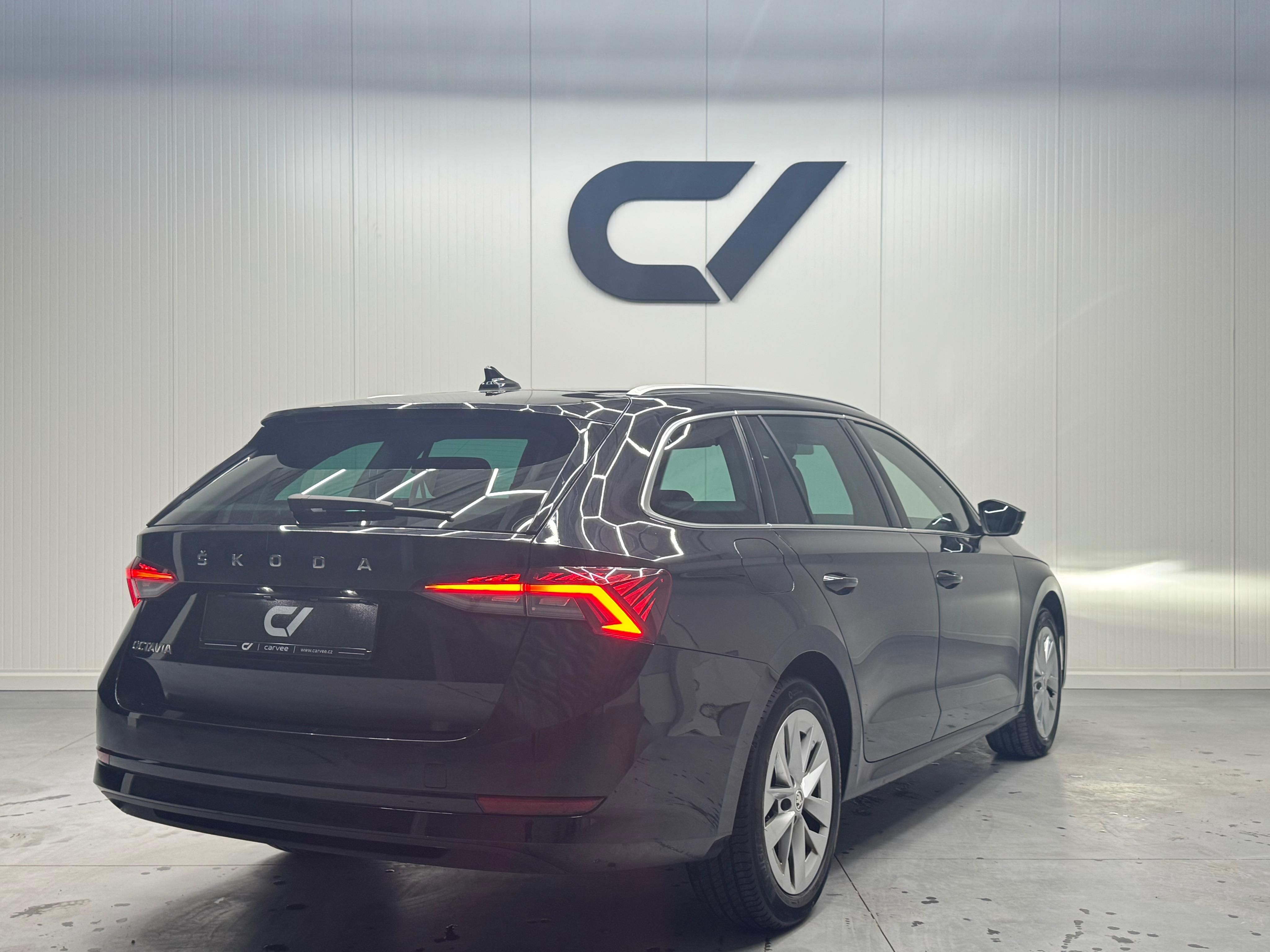 Škoda Octavia, 2.0 TDI Style HEAD UP - fotka 5