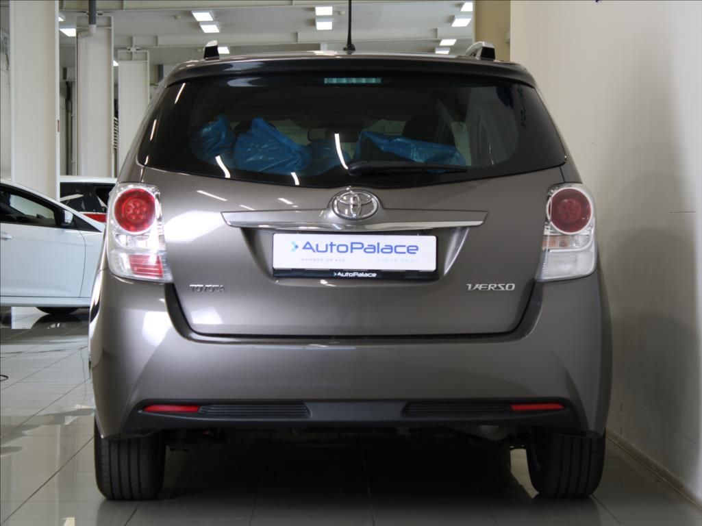 Toyota Verso, 1,8 VVT-i 108kW 2.maj.ČR - fotka 4