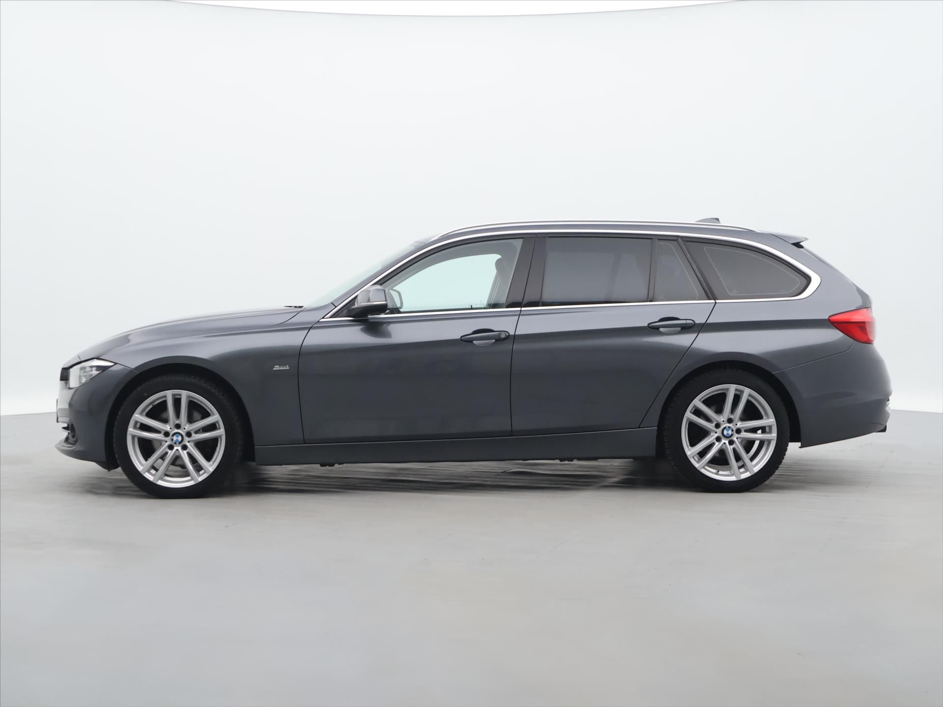 BMW Řada 3, 2,0 320d xDrive 140kW Sport - fotka 4