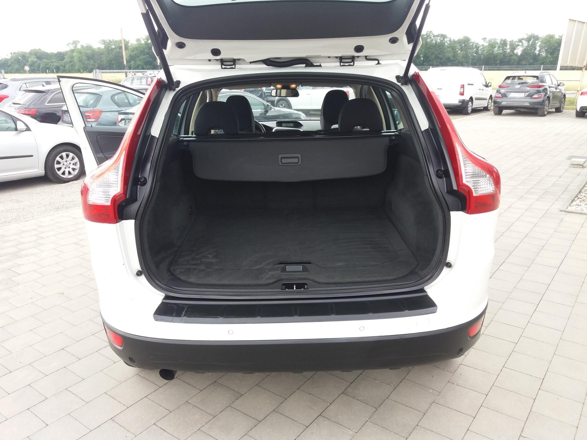 Volvo XC60, 2.4D,129kW,KŮŽE ,SERVI.KNÍŽKA! - fotka 5