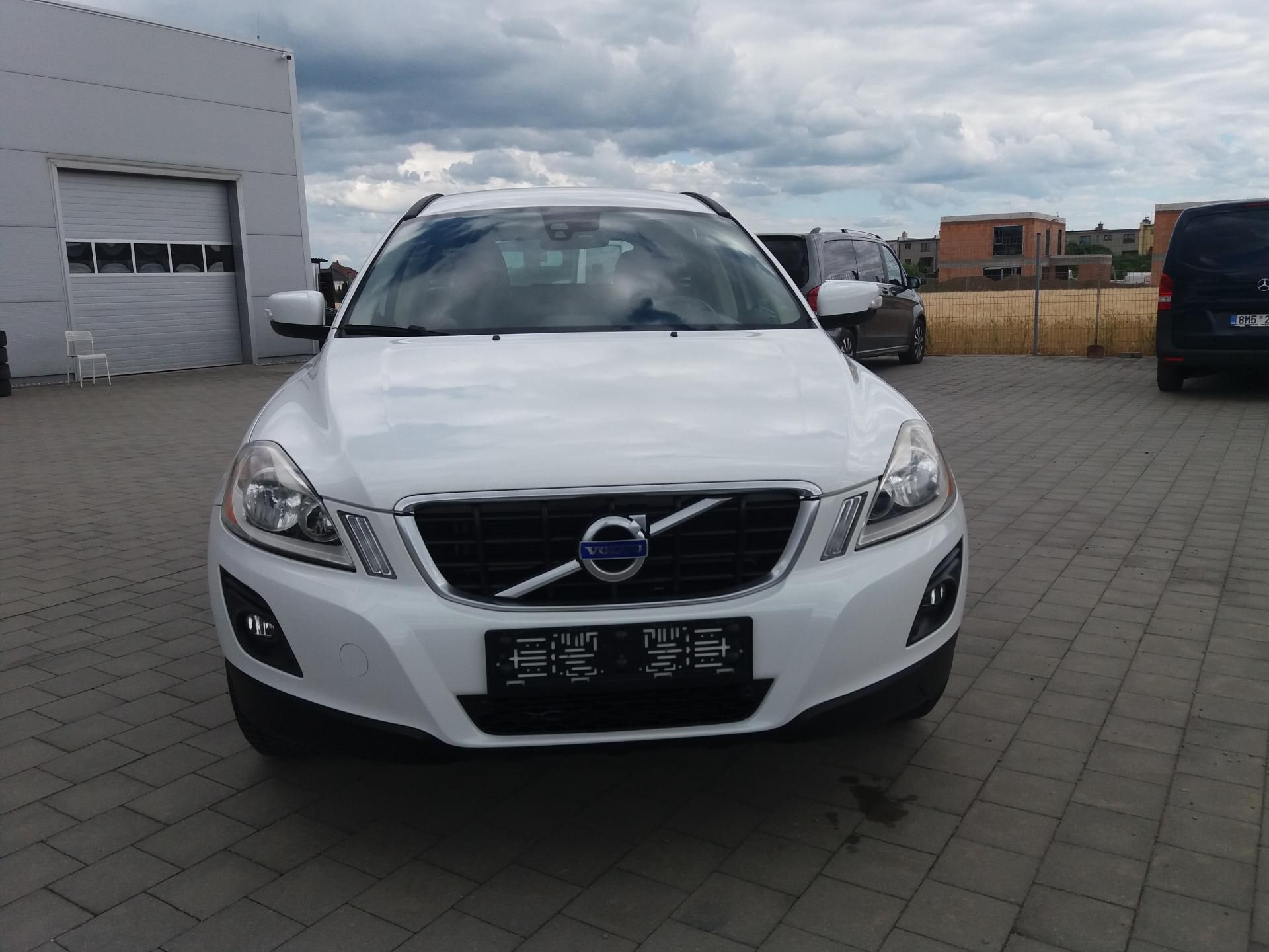 Volvo XC60, 2.4D,129kW,KŮŽE ,SERVI.KNÍŽKA! - fotka 2