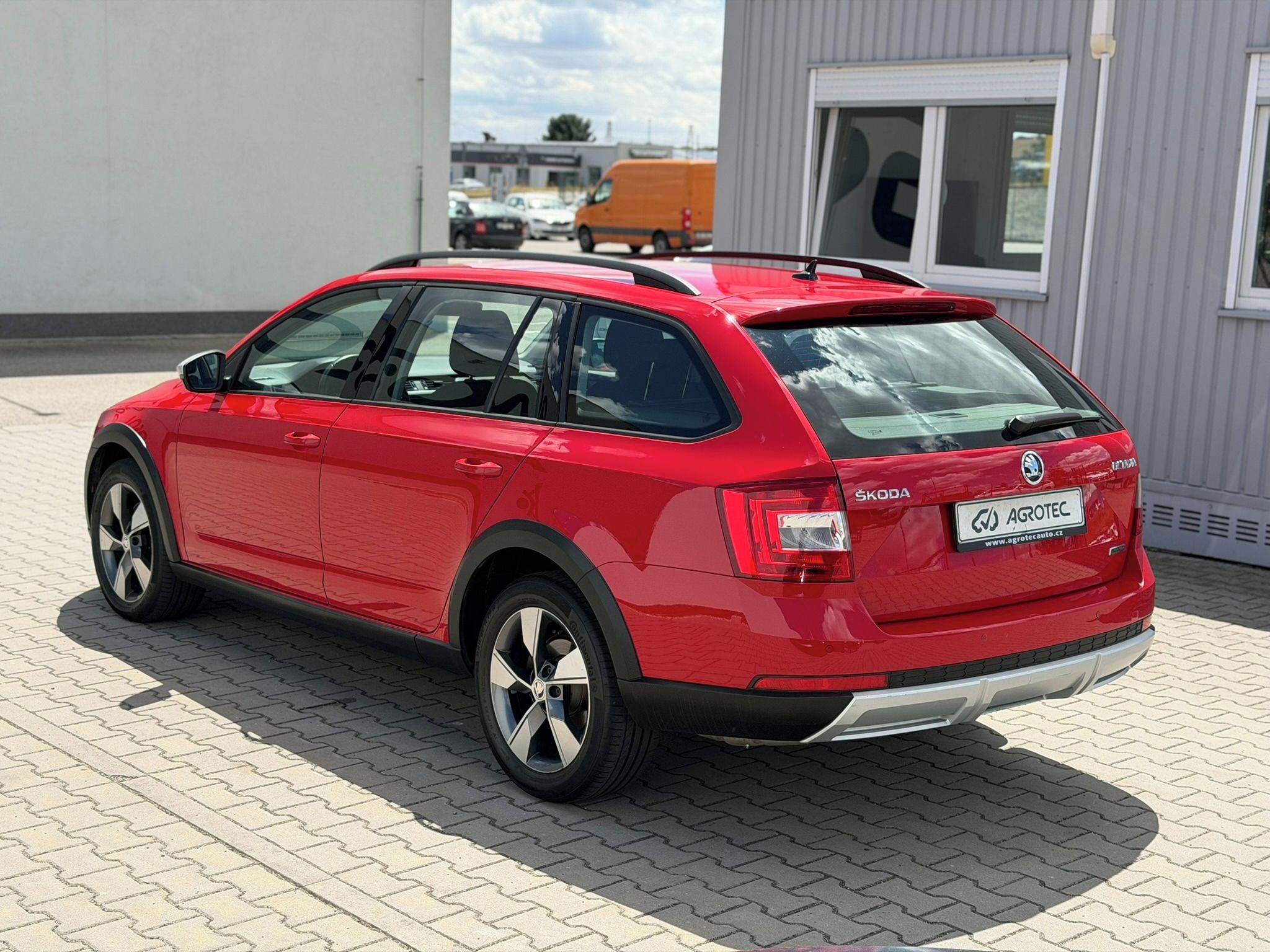Škoda Octavia, 2.0 TDI 135 kW 4x4 DSG Scout C - fotka 5