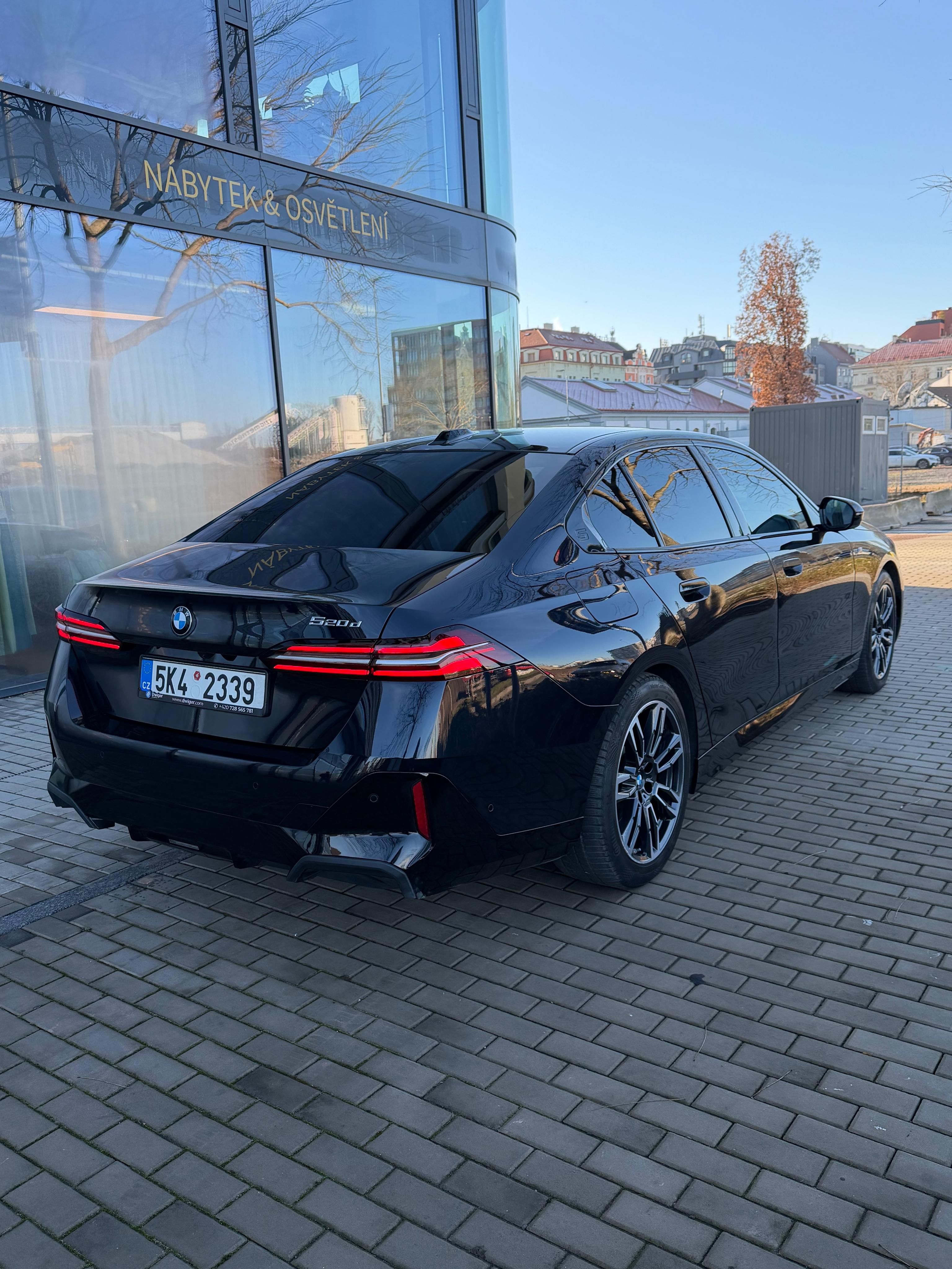 BMW Řada 5, 520 D top stav záruka Mpaket - fotka 2