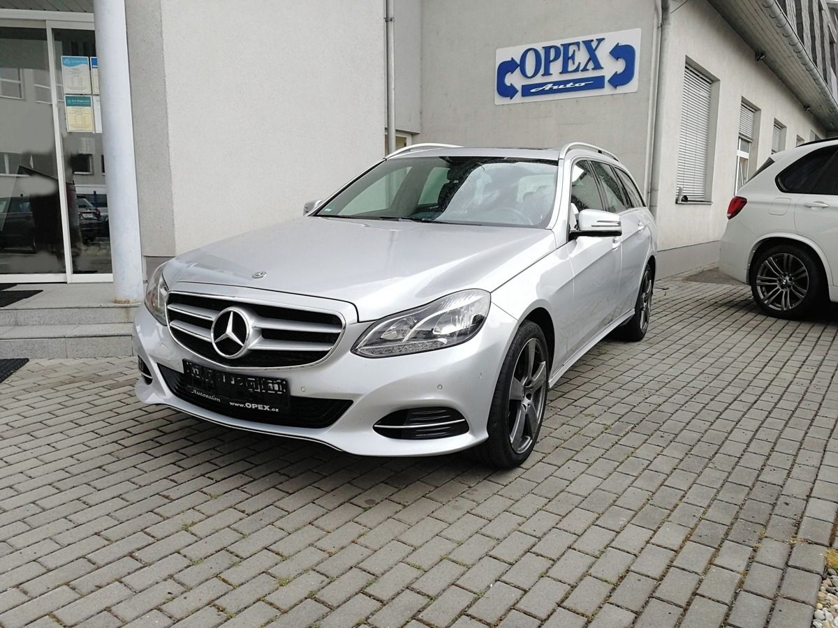 Mercedes-Benz Třídy E, 220d navi*xenon*stř.okno*TZ - fotka 2