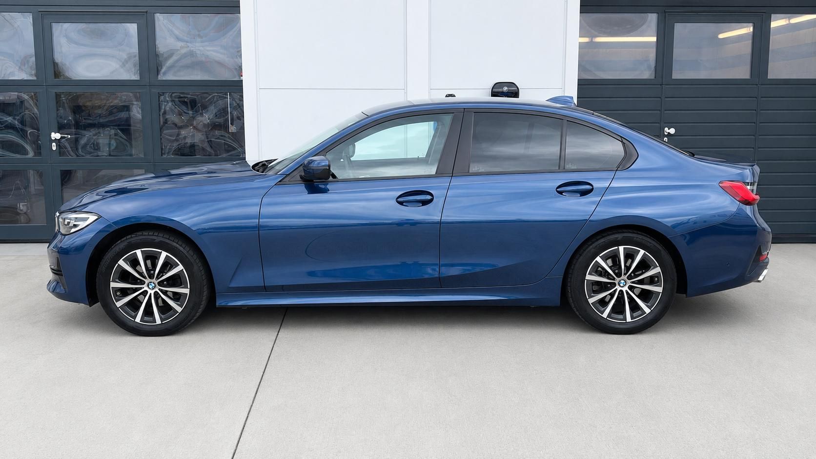 BMW Řada 3, 318i A/T Model Advantage - fotka 3