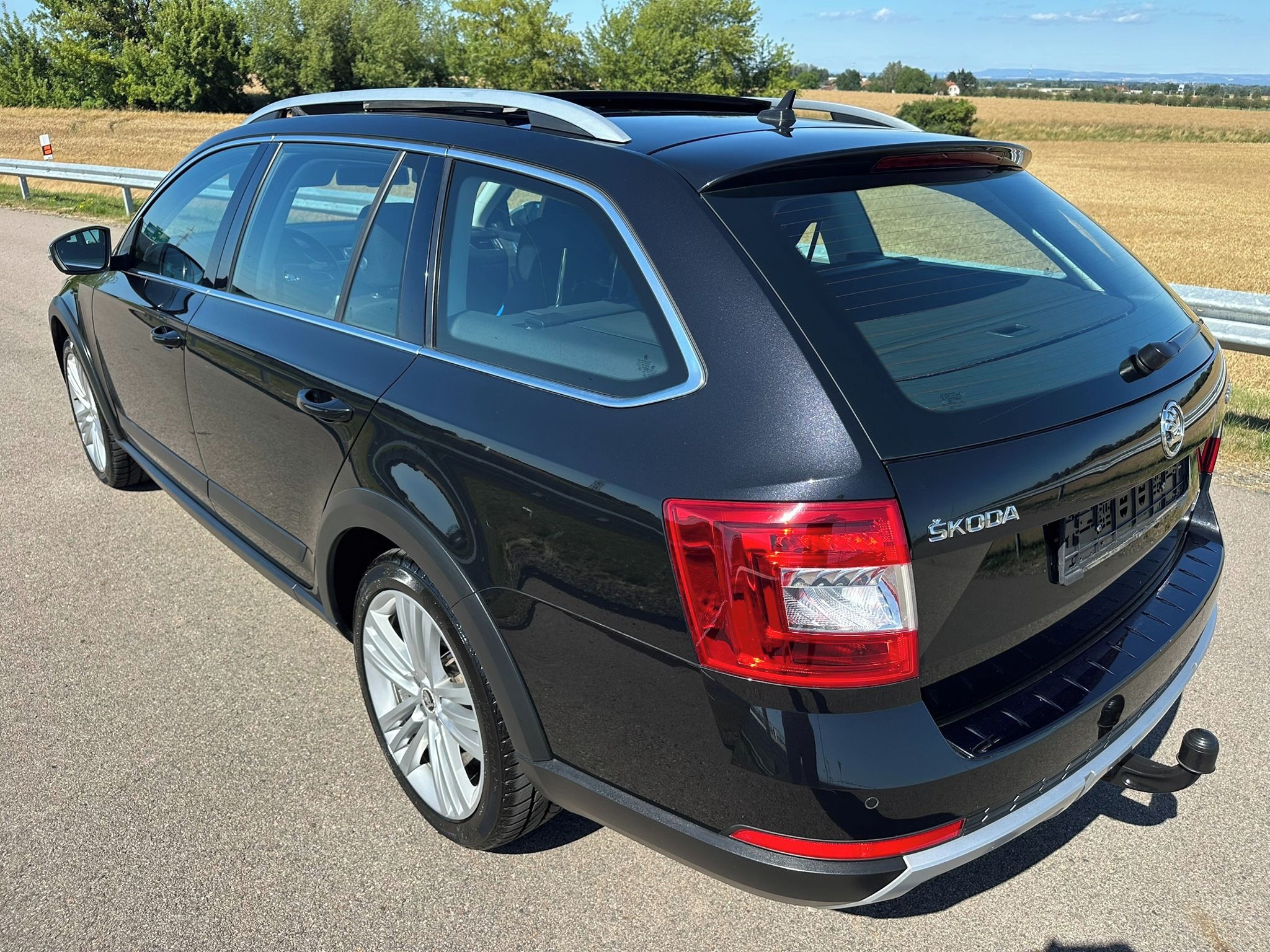 Škoda Octavia, 1.8TSI 4X4 DSG SCOUT PANORAMA - fotka 2
