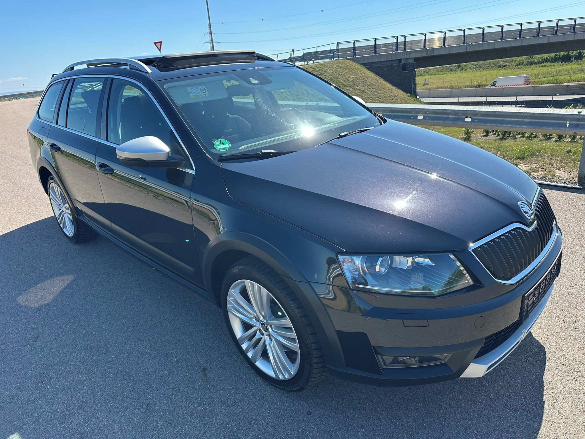 Škoda Octavia, 1.8TSI 4X4 DSG SCOUT PANORAMA - fotka 4