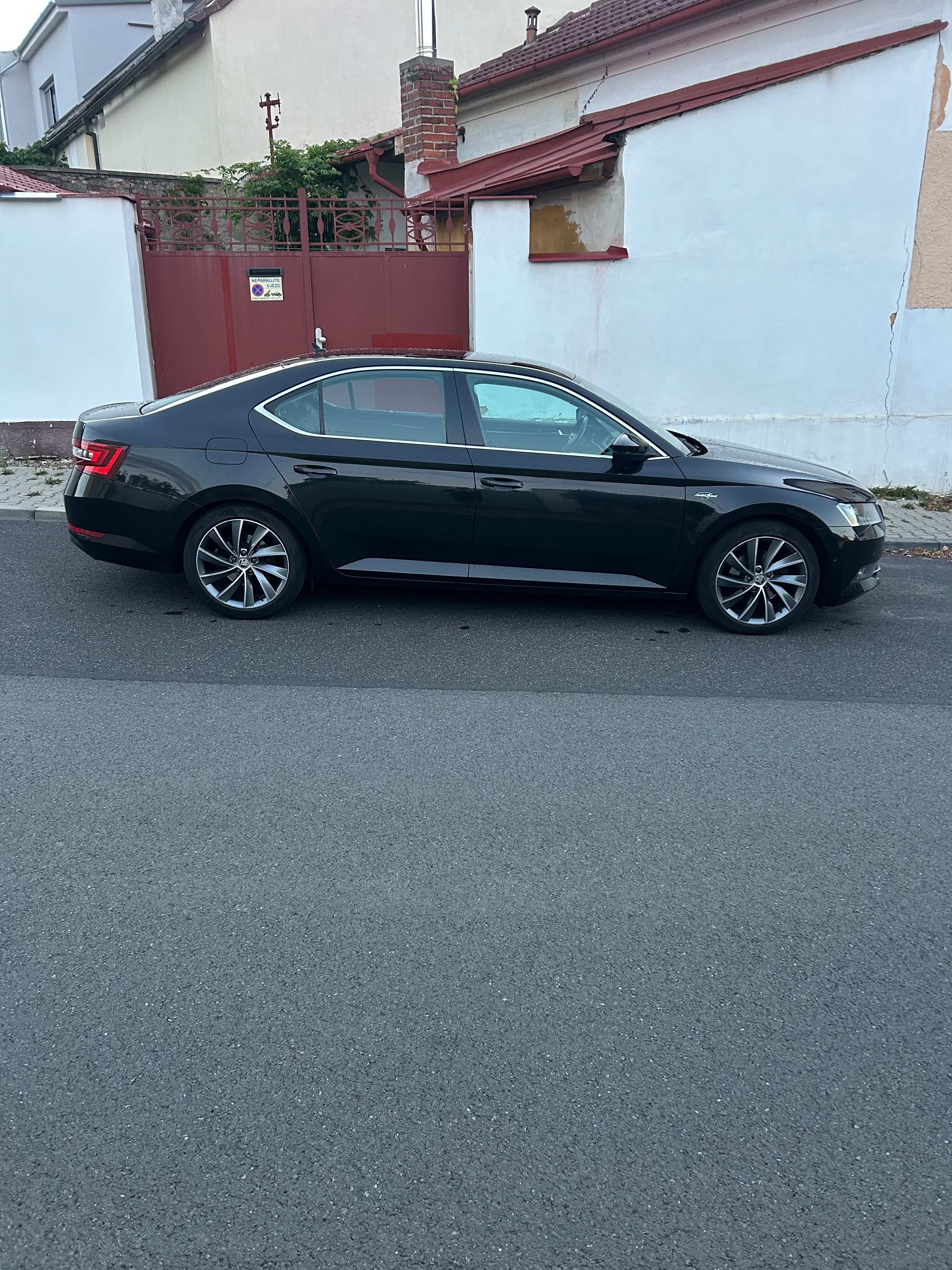 Škoda Superb, Škoda Superb L&K 4x4 DSG - fotka 2