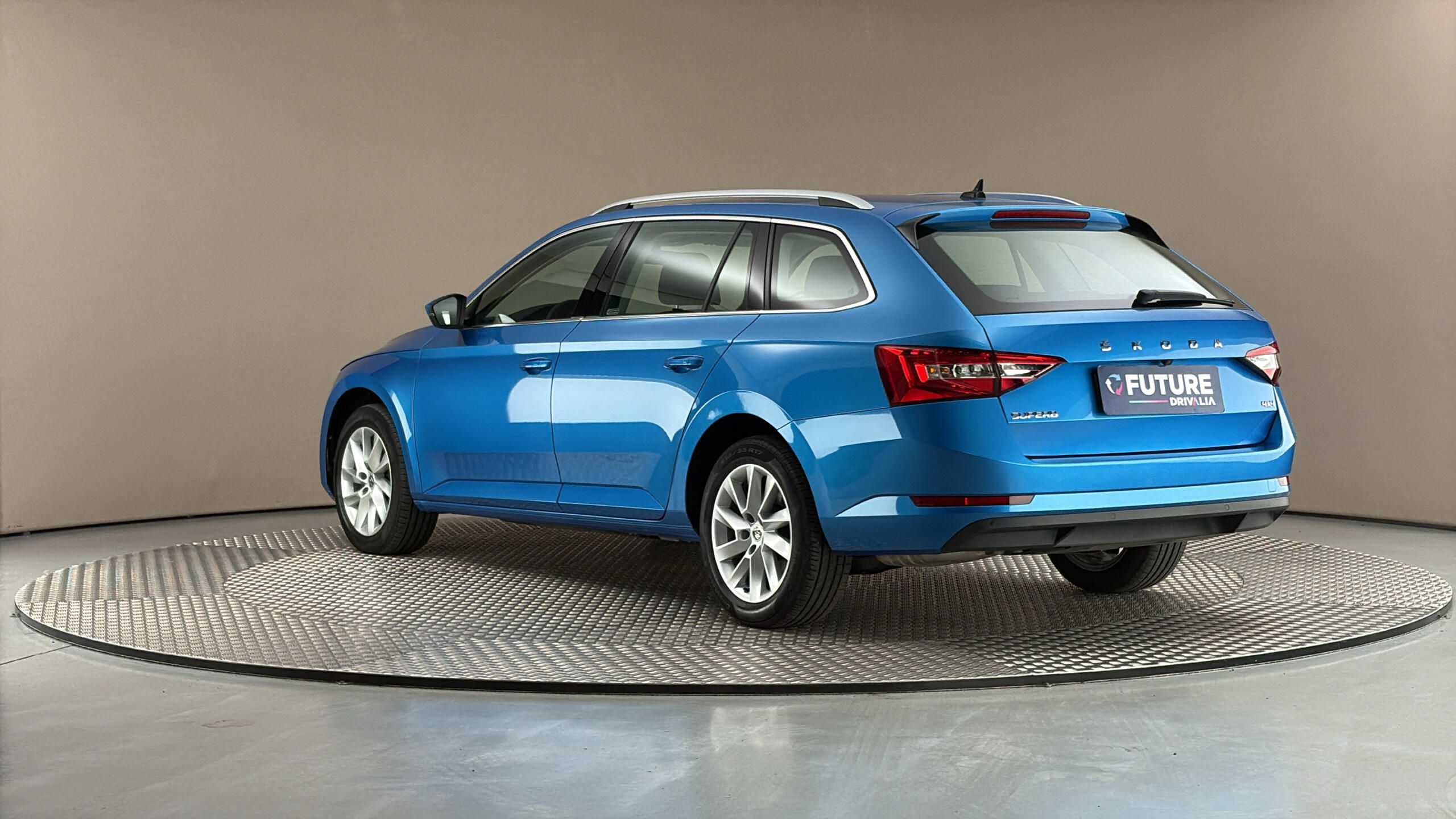 Škoda Superb, 2.0 TDI DSG 4x4 Style Combi - fotka 2
