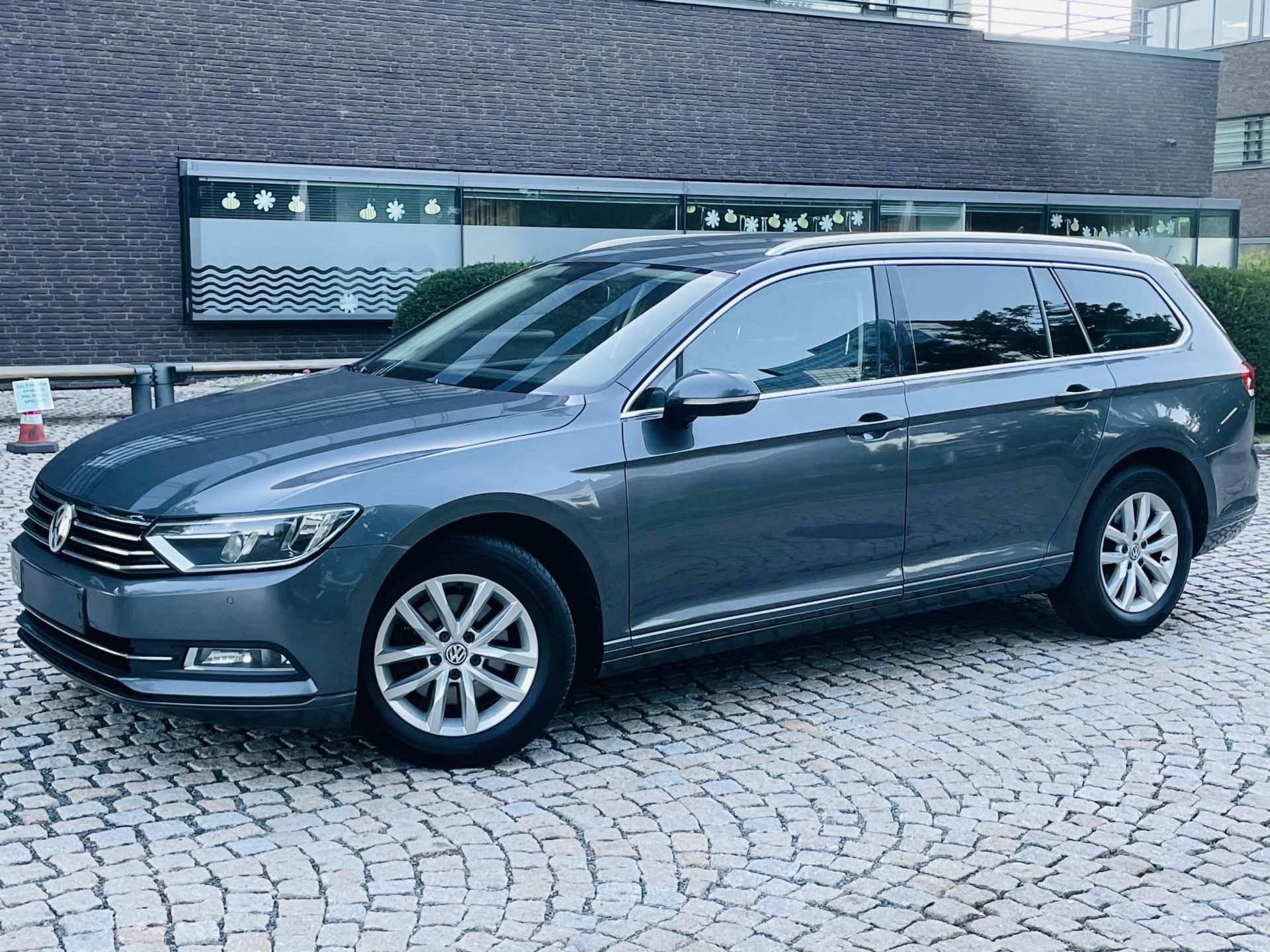 Volkswagen Passat, 2.0TDI MANUÁL VÝHŘEV KAMERA - fotka 3