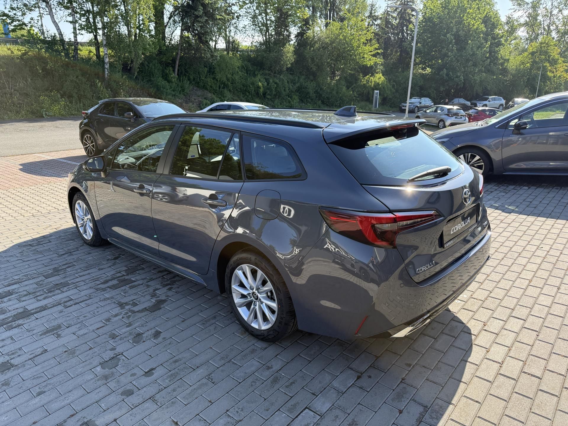 Toyota Corolla, 1.8 HEV Comfort Tech - fotka 4
