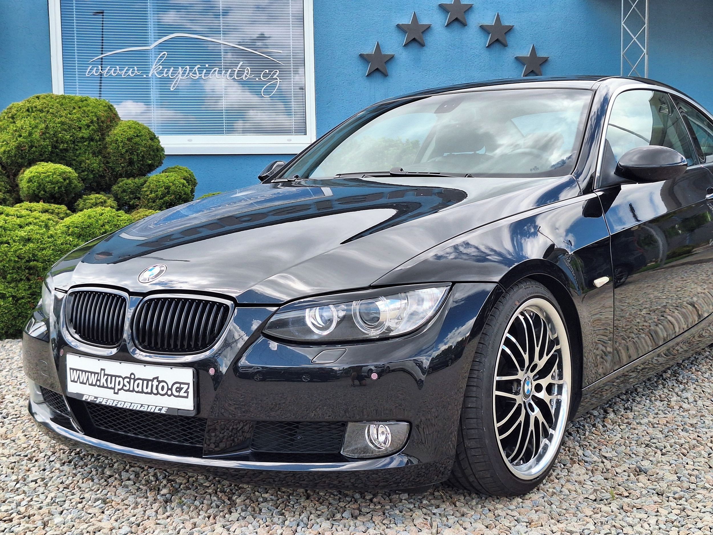 BMW Řada 3, 330i Coupe N52 MANUÁL - fotka 2