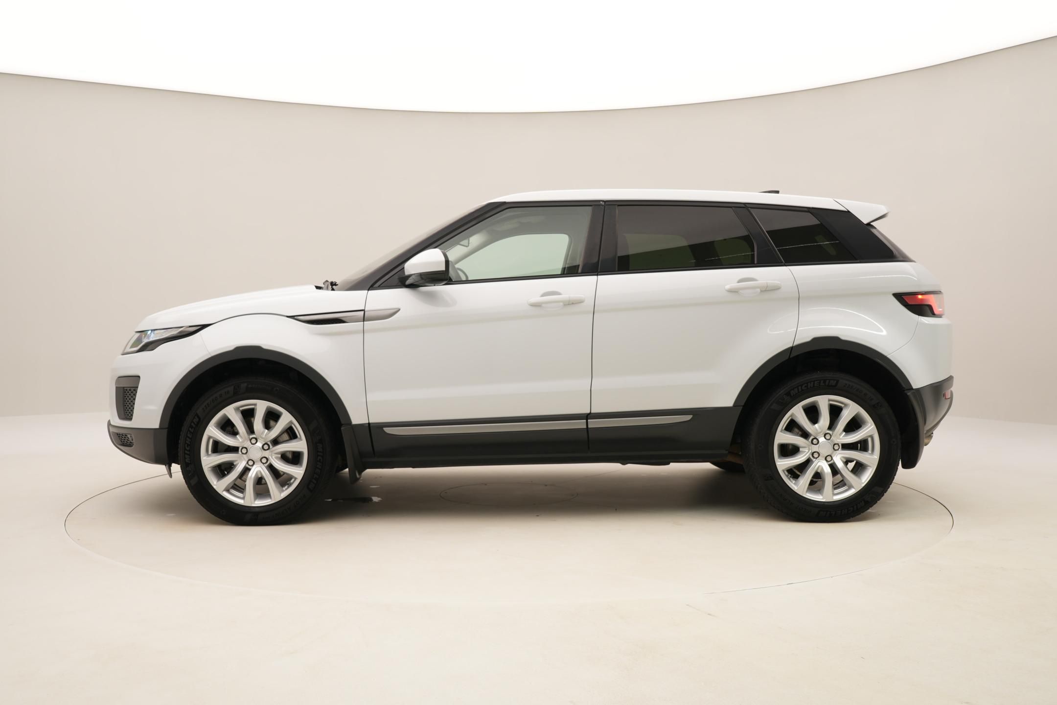 Land Rover Range Rover Evoque, 2.0 Si SE AWD AUT CZ - fotka 3