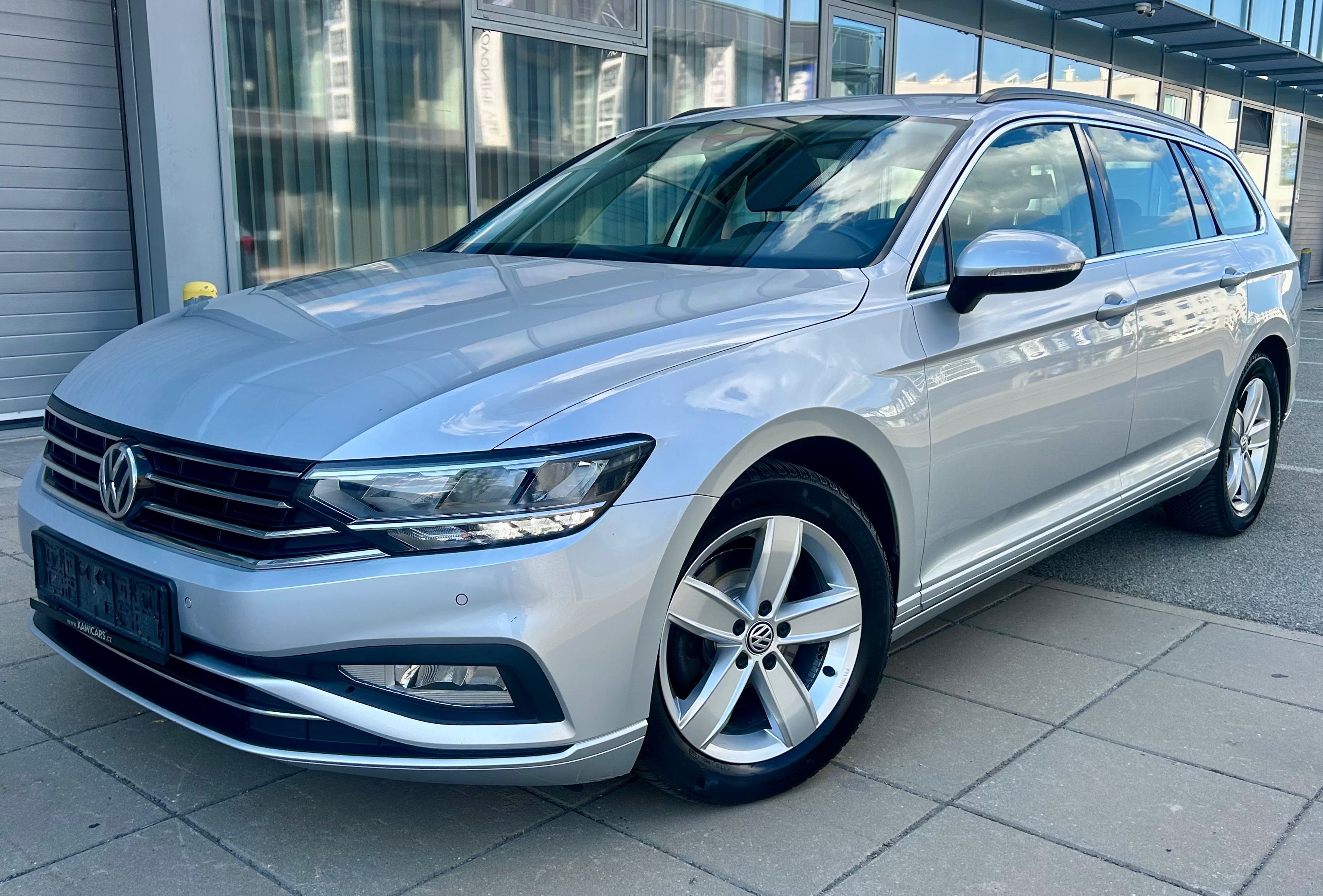 Volkswagen Passat, 2.0TDi 110KW MANUÁL LED-ACC