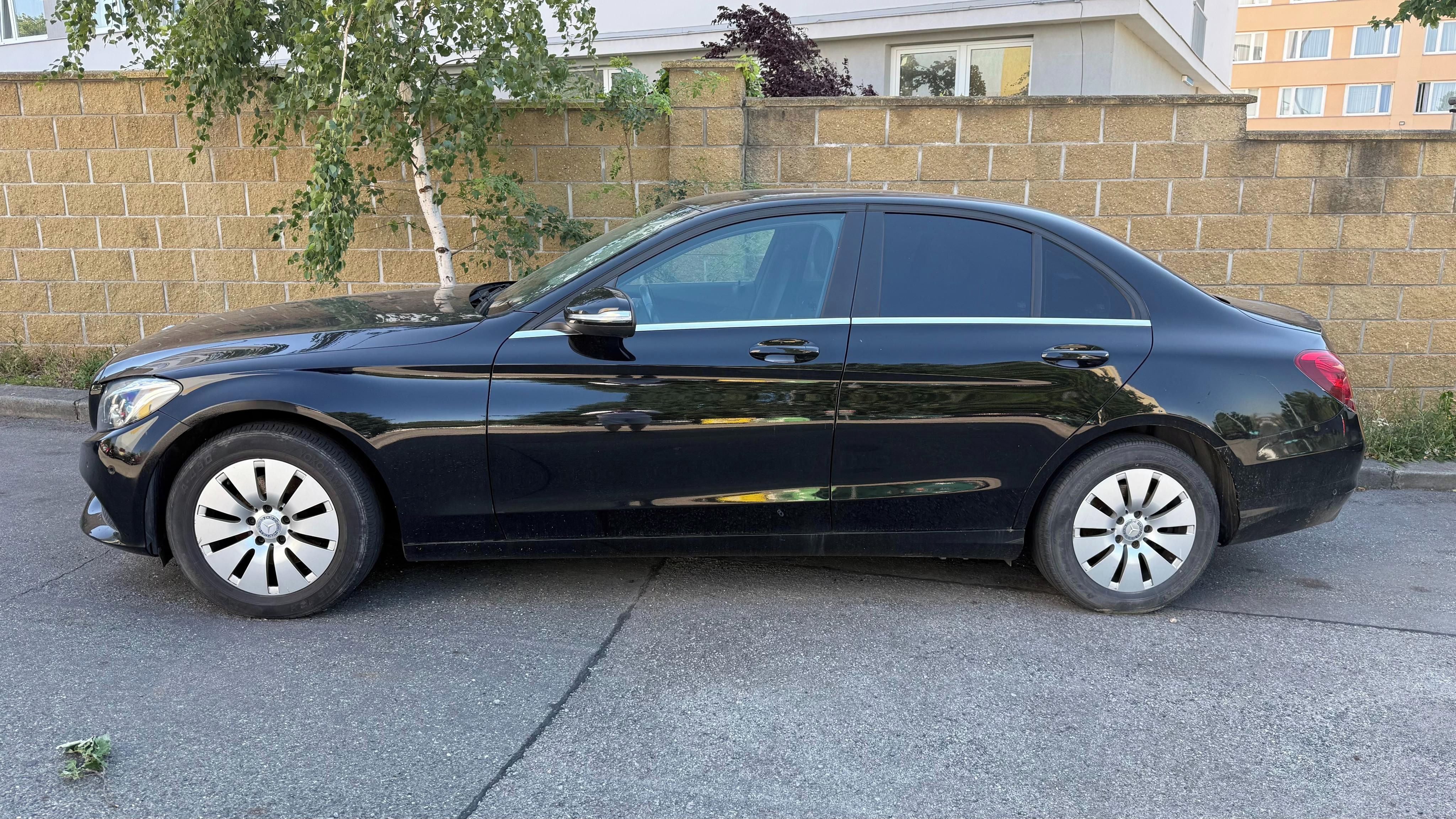 Mercedes-Benz Třídy C, Mercedes C220D - fotka 2