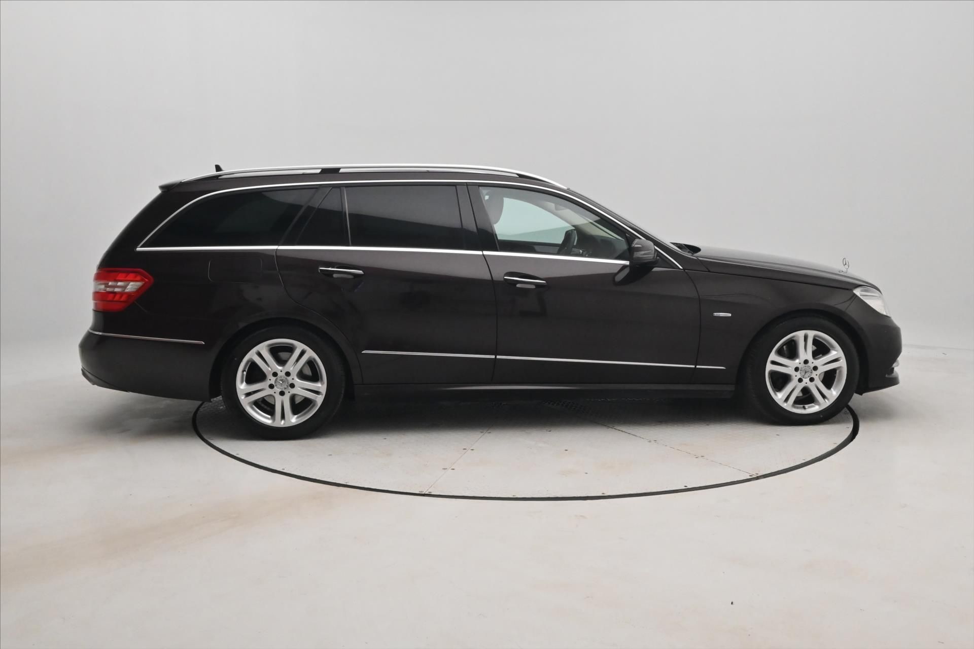 Mercedes-Benz Třídy E, 3,0 350 CDi 195kW Plný servis - fotka 4