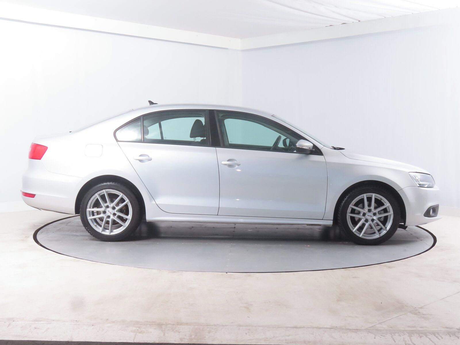 Volkswagen Jetta, 1.6 TDI, Automatická klima - fotka 6