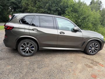 BMW X5 xDrive30d M-paket (Mild