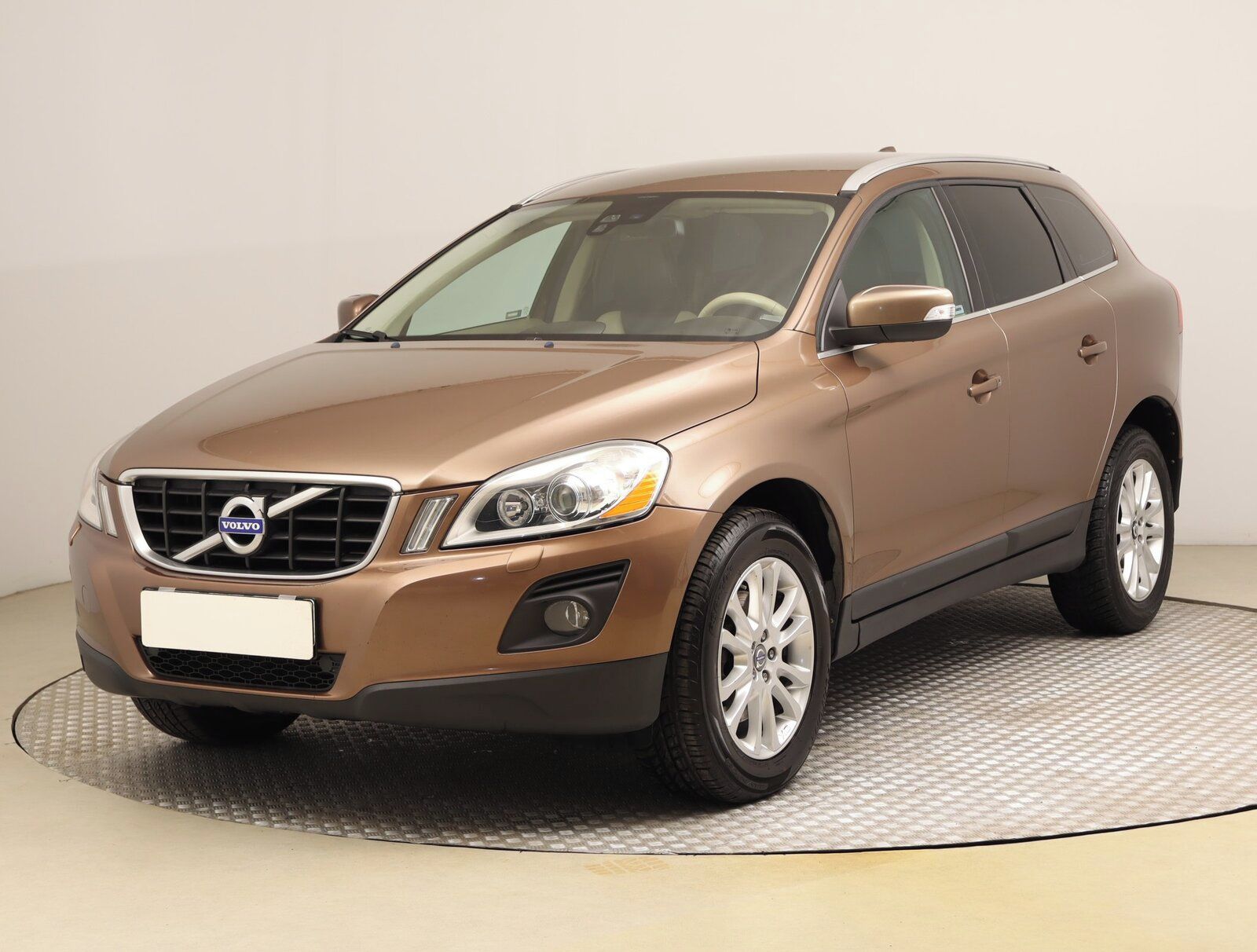 Volvo XC60, D5, R-Design, 4X4, Xenony - fotka 2
