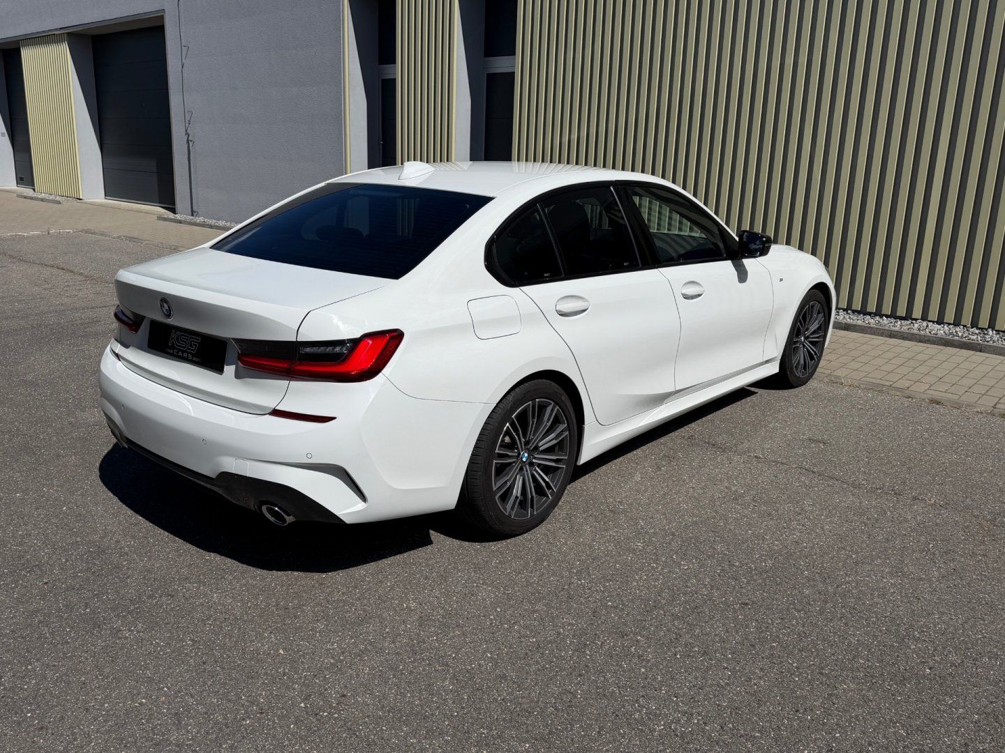 BMW Řada 3, 320d x-Drive 140kW M-Sport! - fotka 5