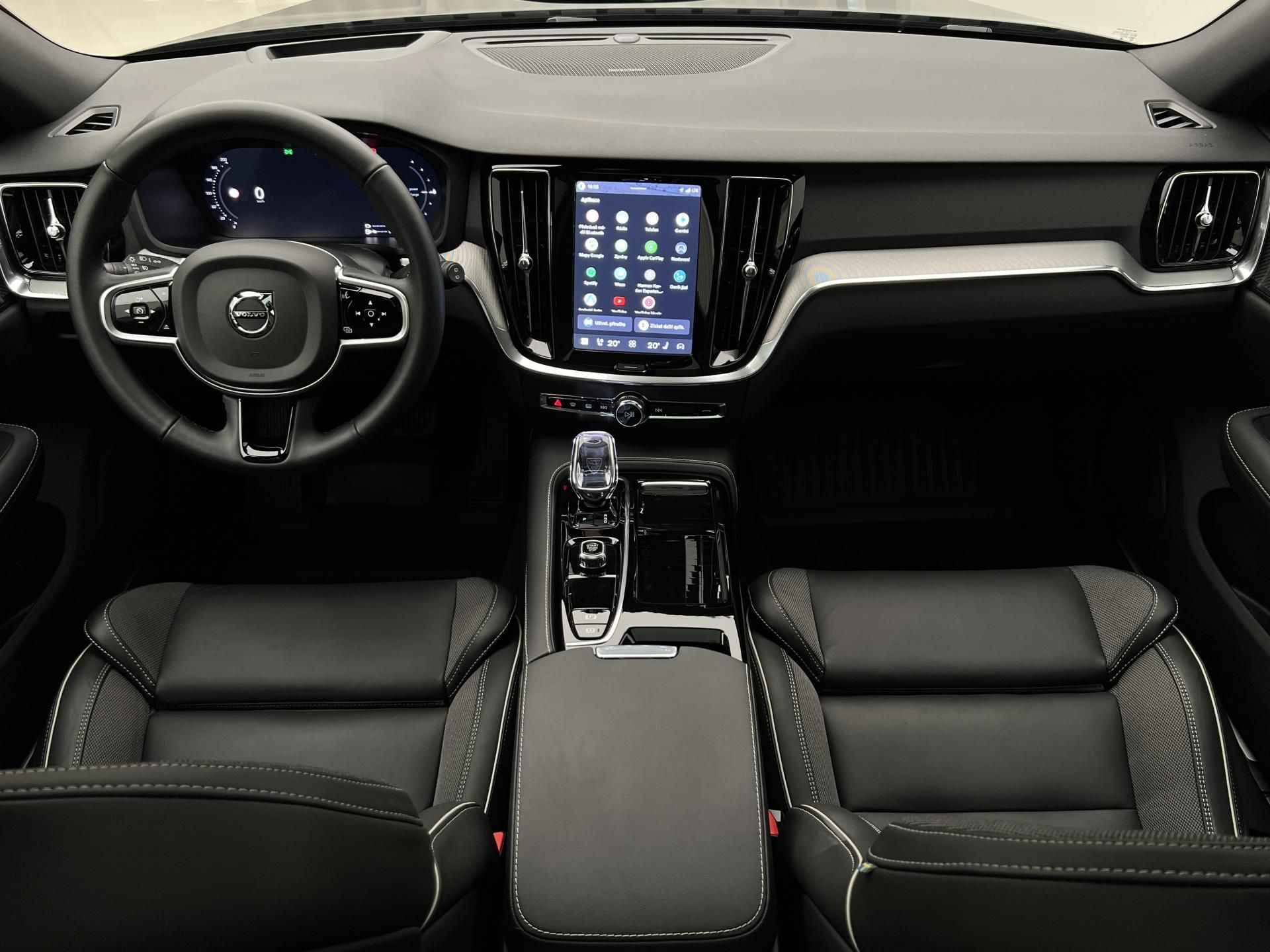 Volvo V60, T6 AWD DARK PLUS 1. maj. - fotka 2