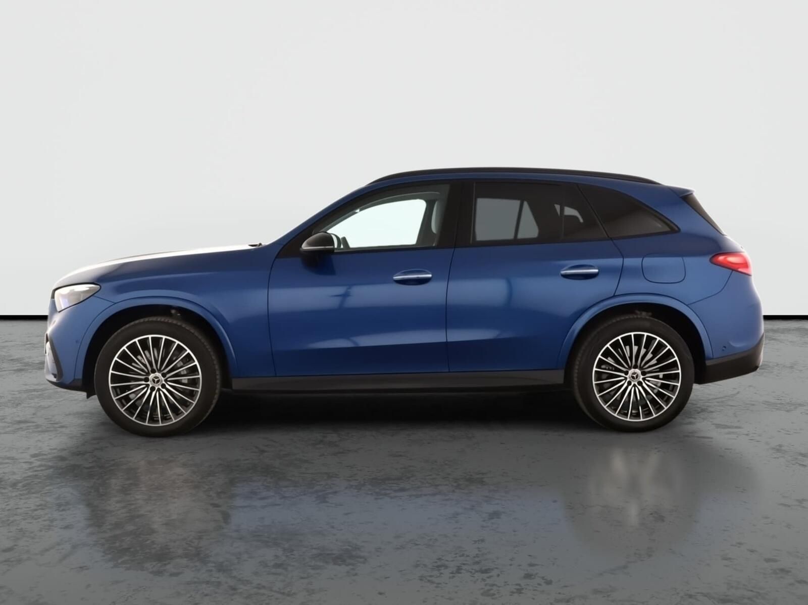 Mercedes-Benz GLC, 300 e 4MATIC, AMG Line - fotka 2