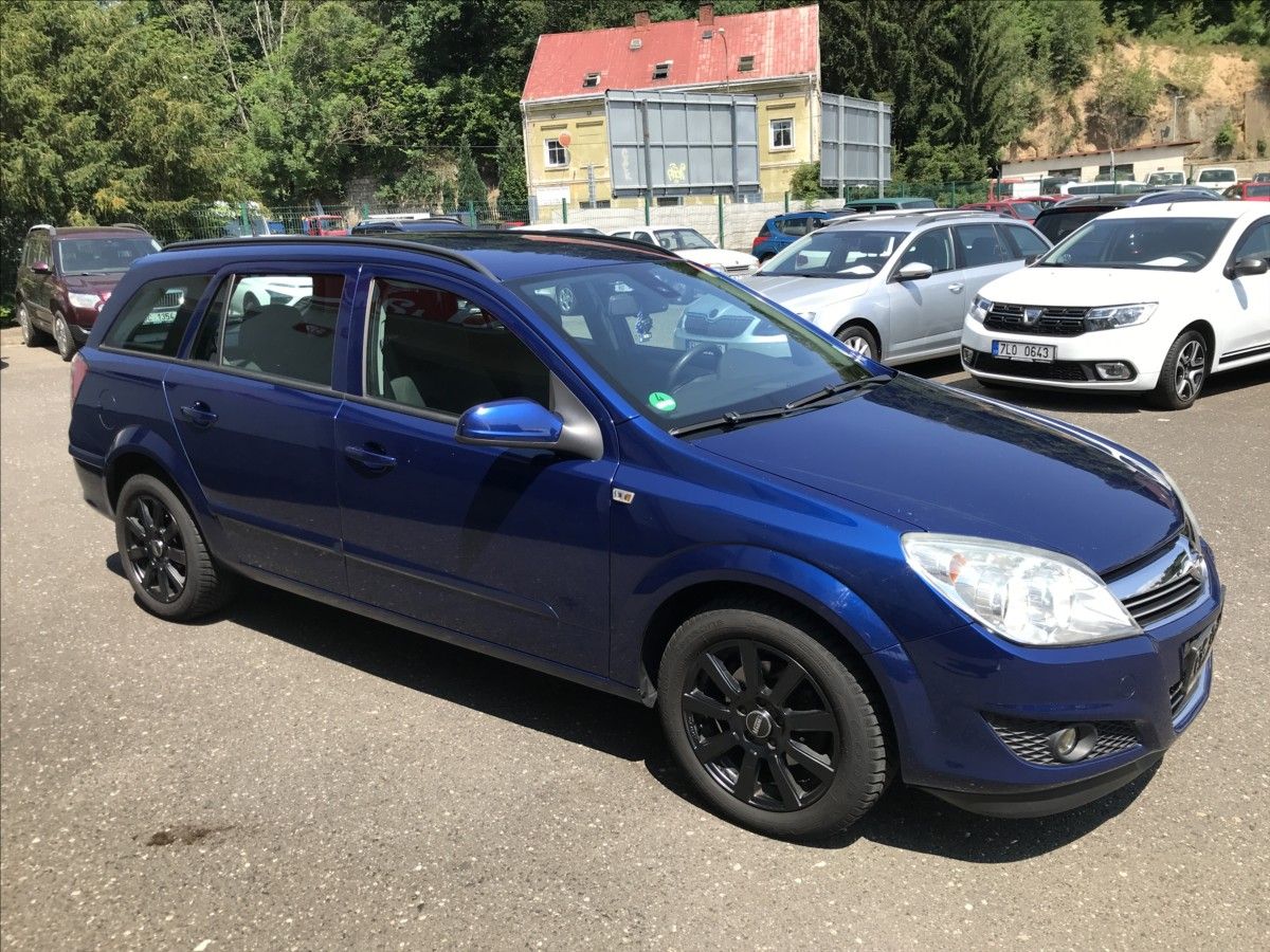 Opel Astra, 1,7 CDTi 81kW Combi - fotka 4