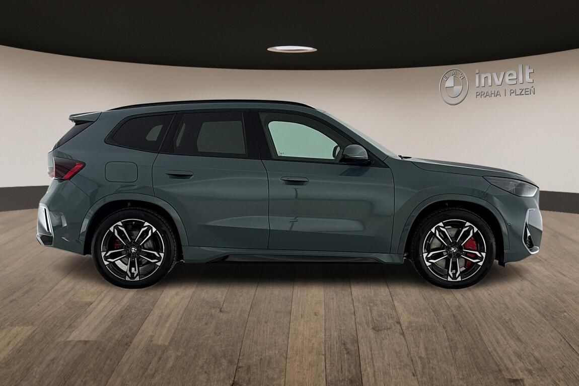 BMW iX1, xDrive30 - fotka 2