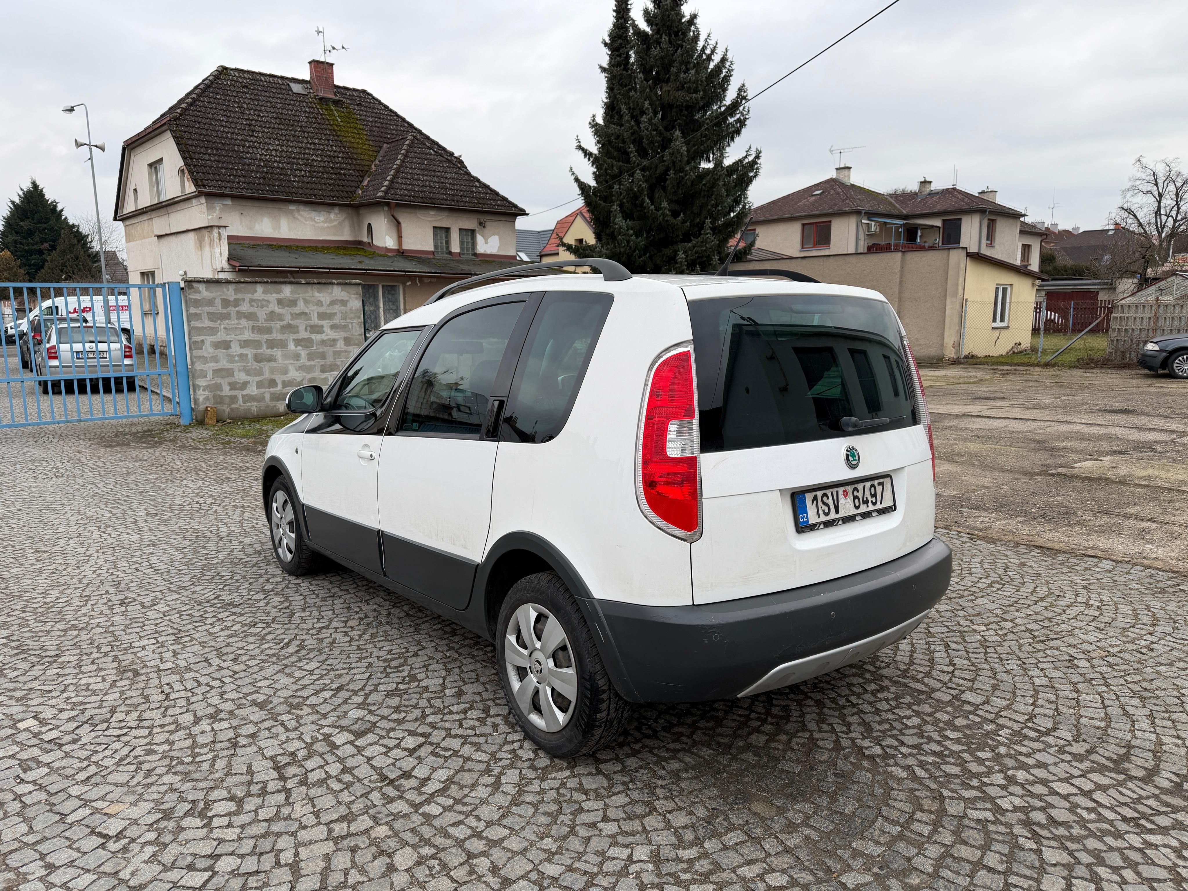 Škoda Roomster, SCOUT, 1.6 TDi 66 kW,STK 12/27 - fotka 5